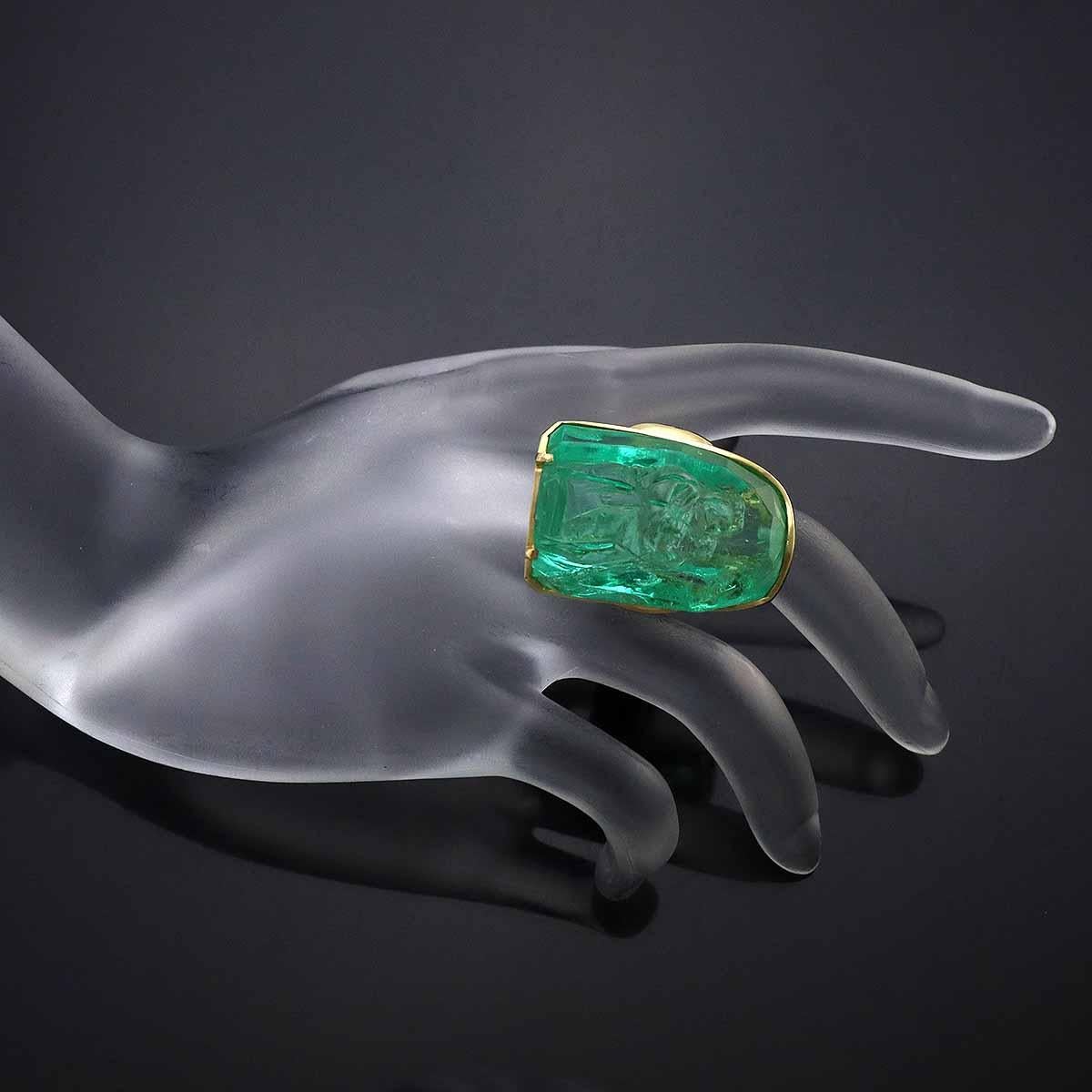 Maria And The Infant Jesus Carved Emerald 71.61ct 18K Yellow Gold Ring US 6.75 For Sale 3