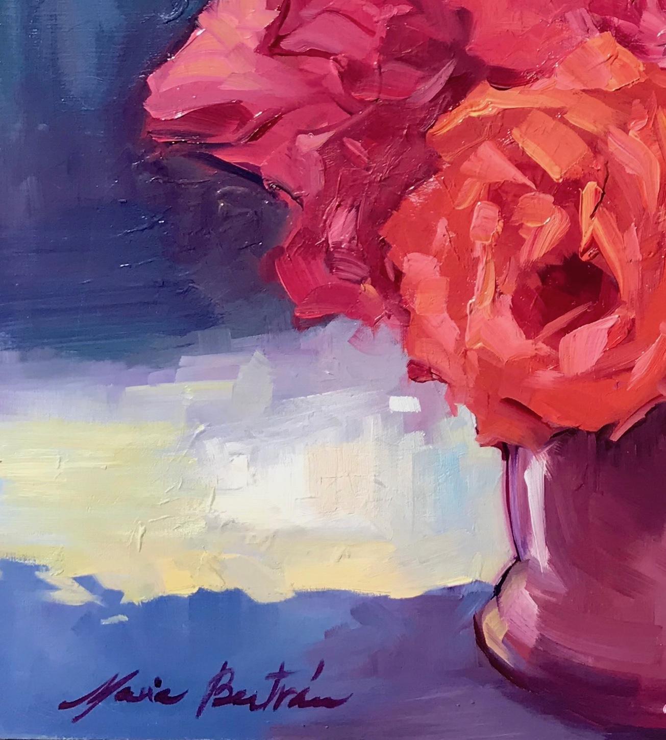Nature morte impressionniste contemporaine rouge luxuriante et roses dorées - Painting de Maria Bertrán