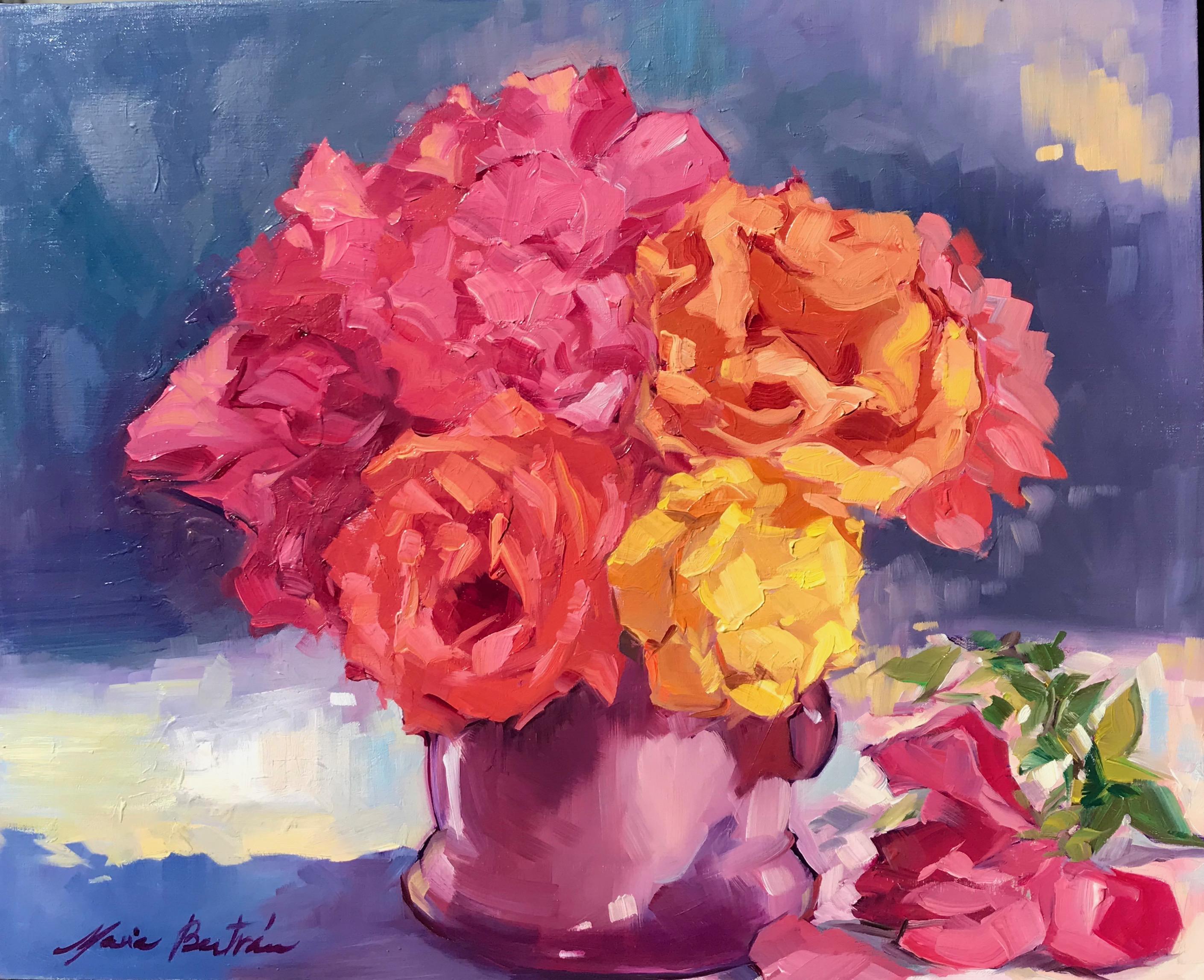 Still-Life Painting Maria Bertrán - Nature morte impressionniste contemporaine rouge luxuriante et roses dorées