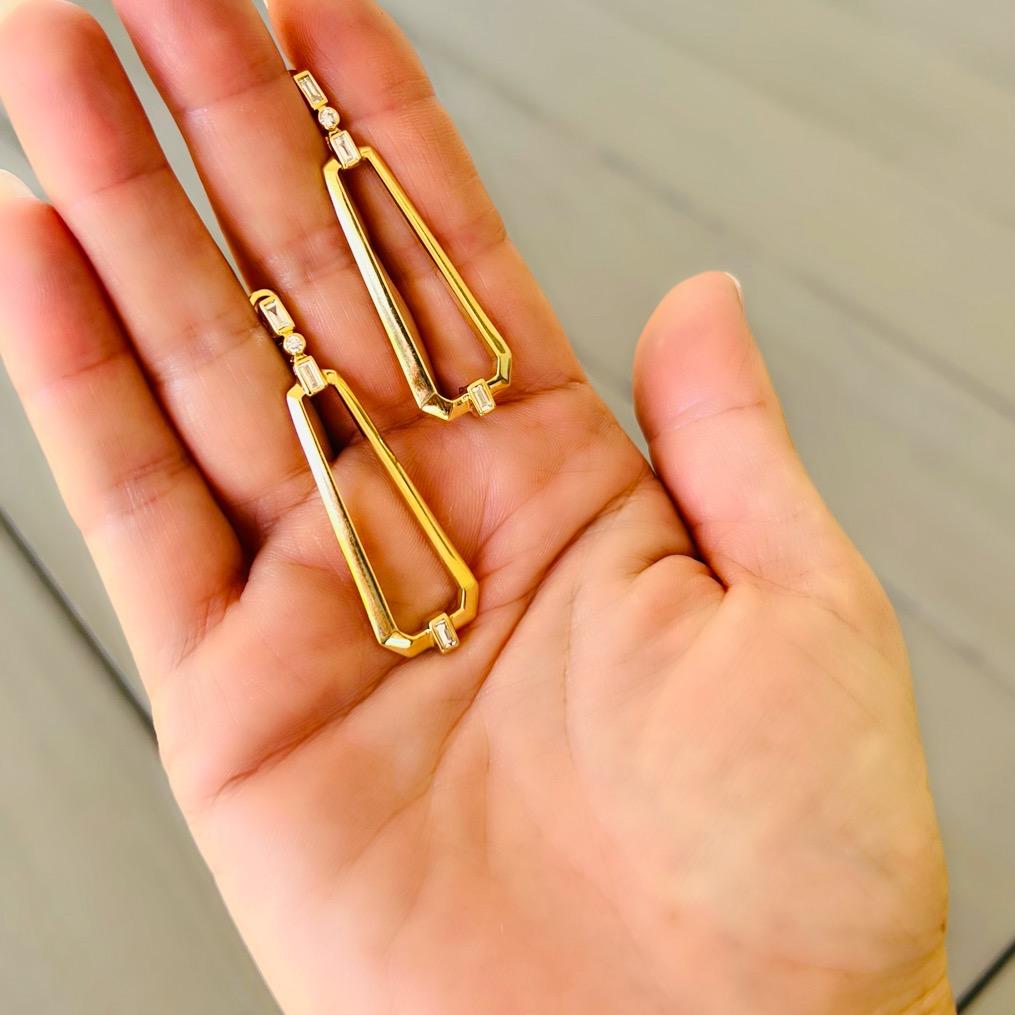 Modern, elegant and stylish, these Maria Canale pendant earrings are the new pair you've been waiting for! With bold geometric, and made to move as you do, these are the pair to wear for your night out! Created in 18k gold, they are set with 8