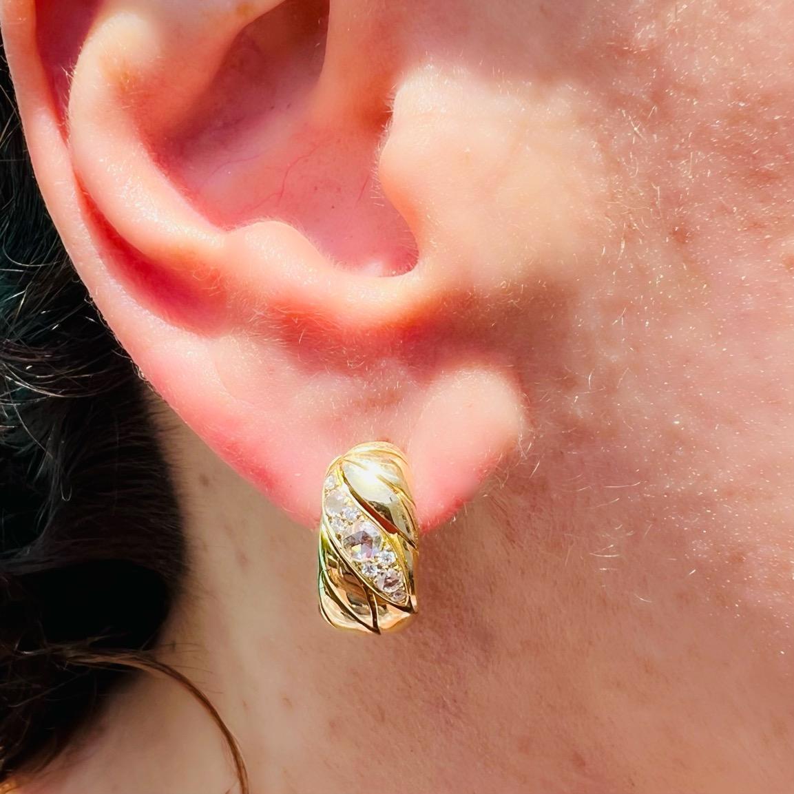 Round Cut Maria Canale Petal Diamond & 18k Gold Huggie Hoop Earrings For Sale