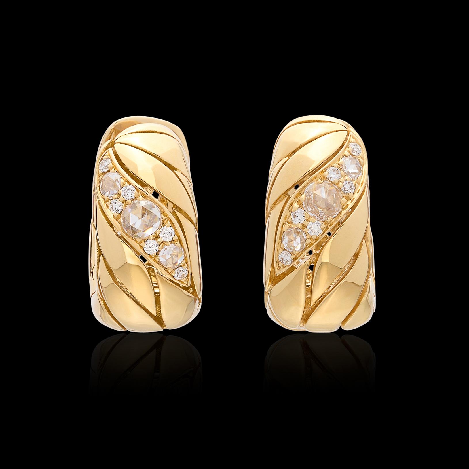 Maria Canale Petal Diamond & 18k Gold Huggie Hoop Earrings In New Condition For Sale In San Francisco, CA