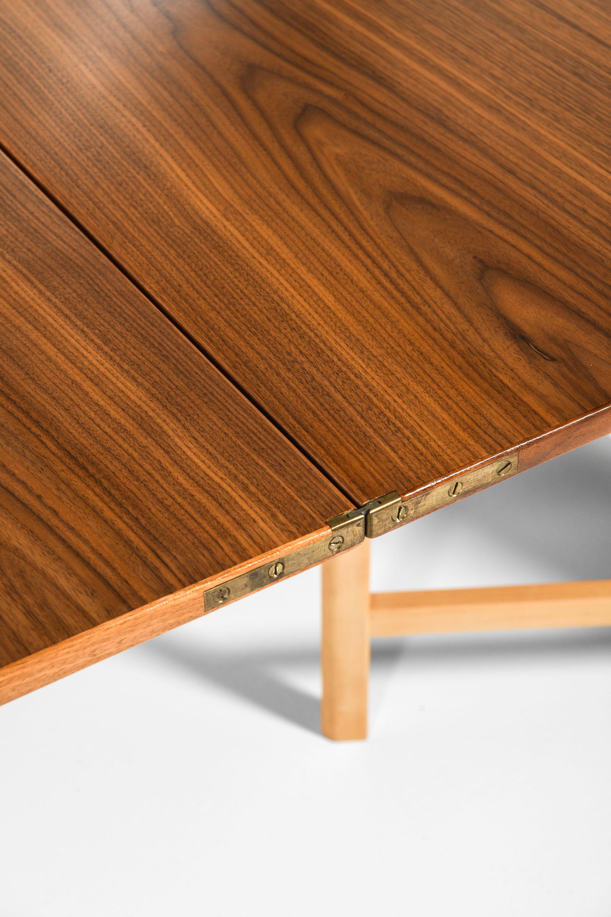 Maria Flap Dining Table in Walnut, Brass and Beech by Bruno Mathsson, 1968 For Sale 4
