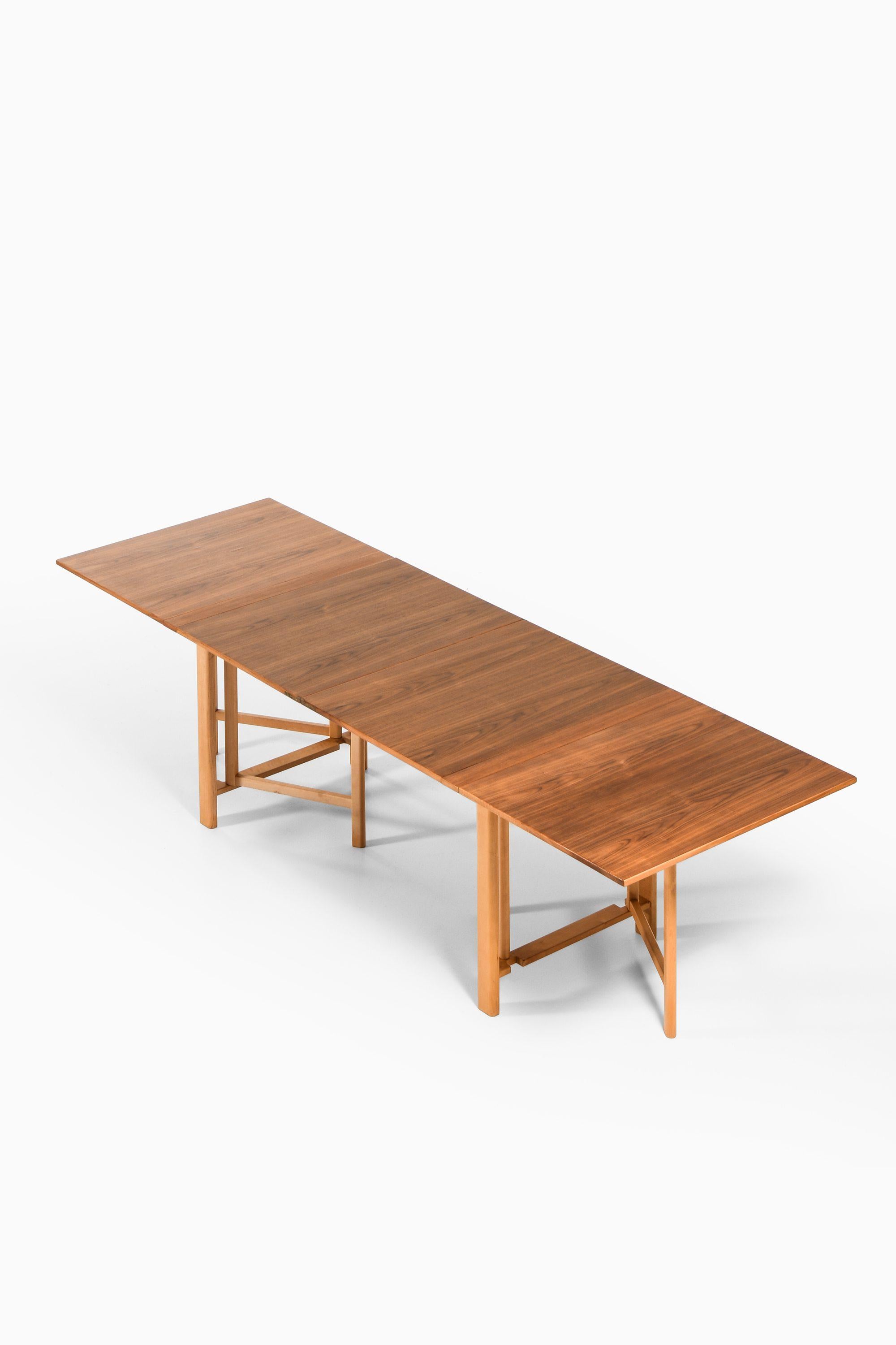 Mid-Century Modern Maria Flap Dining Table in Walnut, Brass and Beech by Bruno Mathsson, 1968 For Sale