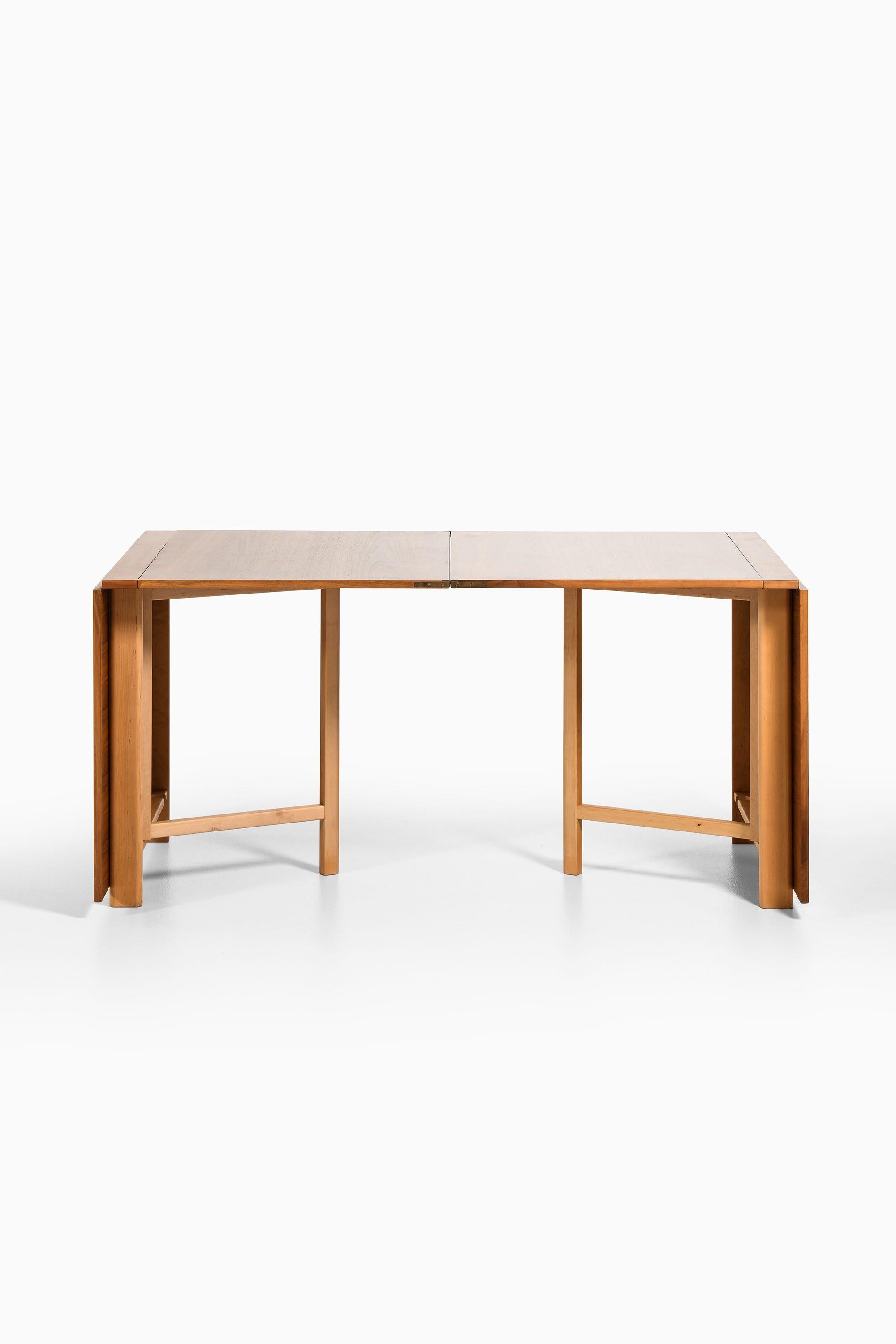 Maria Flap Dining Table in Walnut, Brass and Beech by Bruno Mathsson, 1968 In Good Condition For Sale In Limhamn, Skåne län