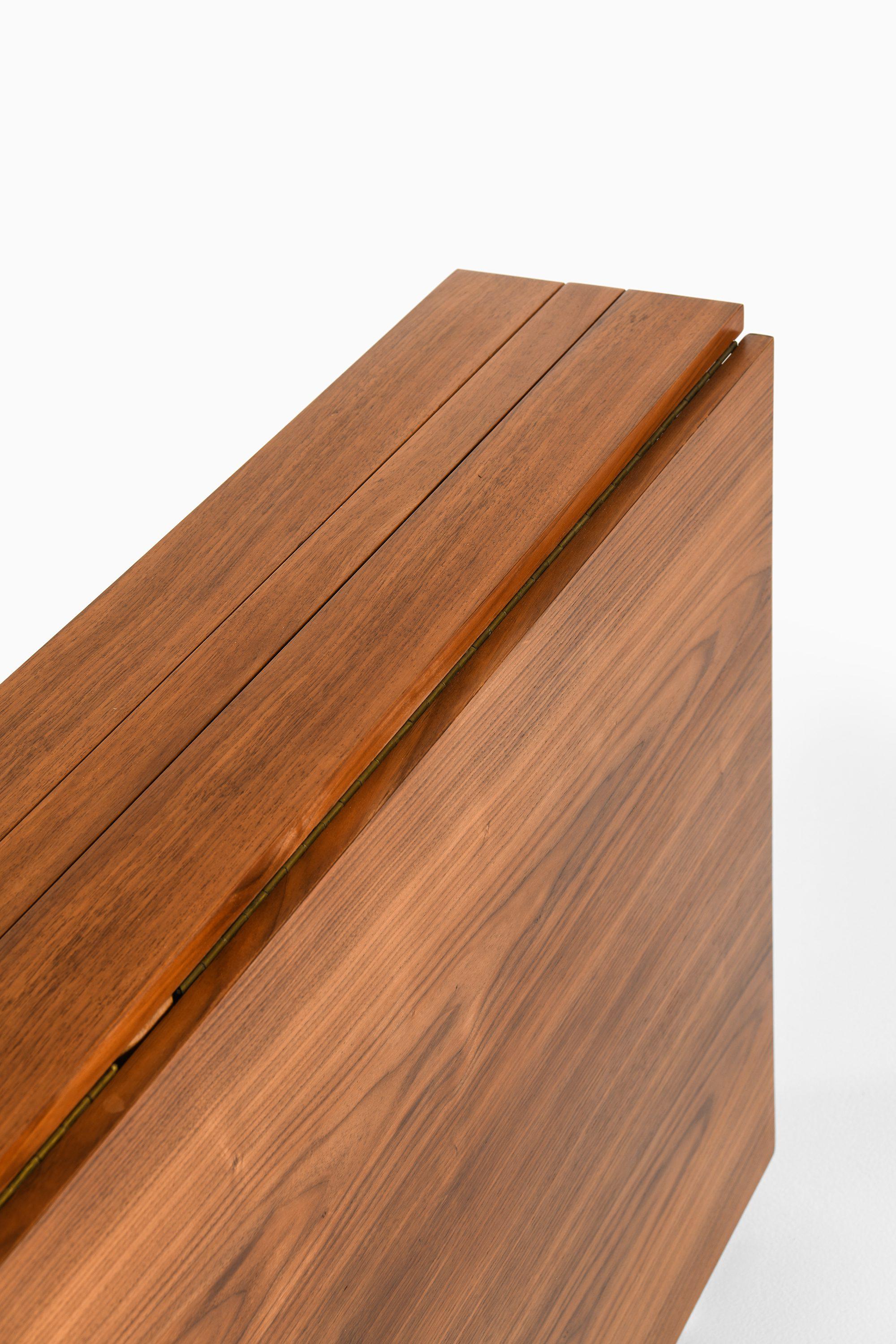 Maria Flap Dining Table in Walnut, Brass and Beech by Bruno Mathsson, 1968 For Sale 2