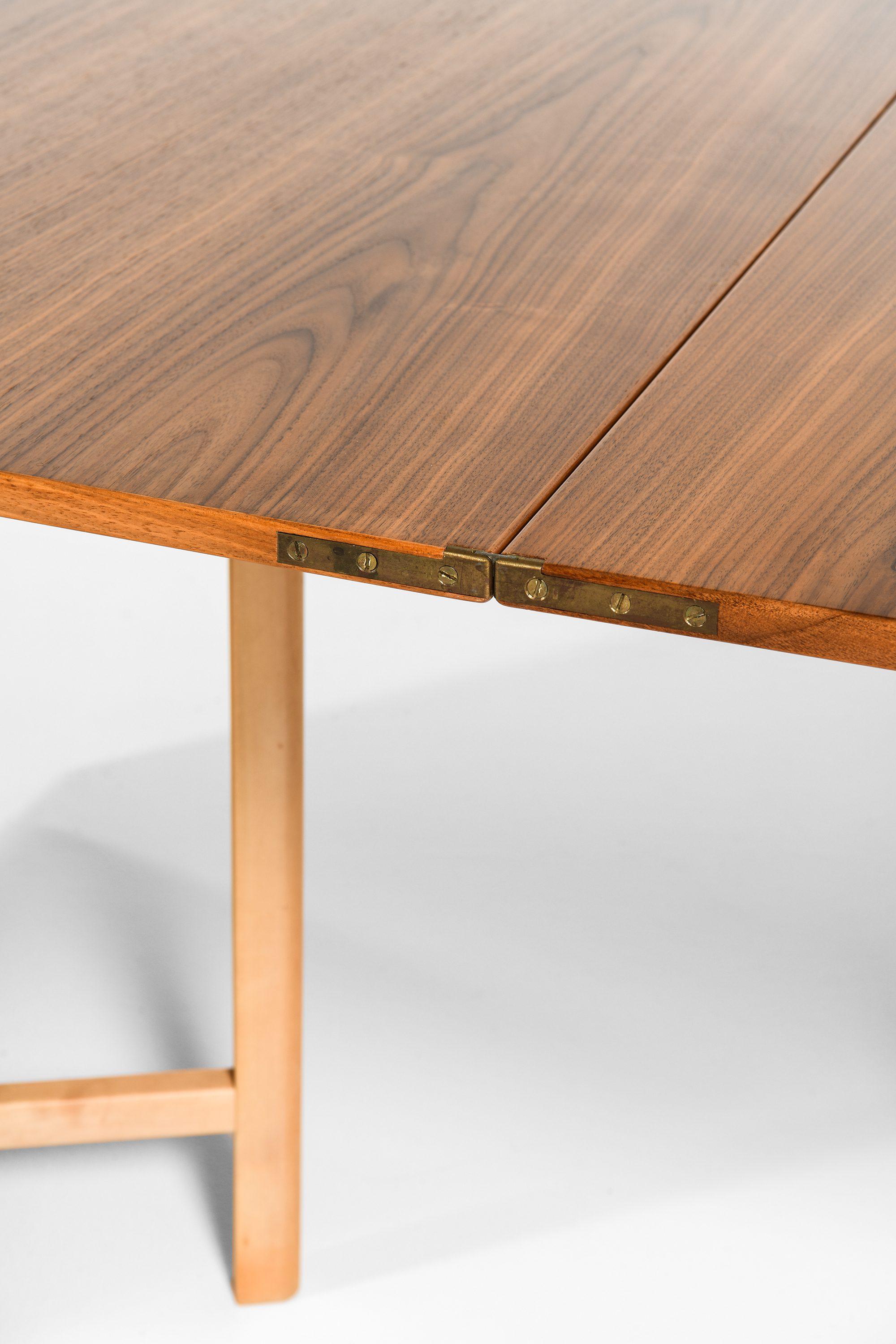 Maria Flap Dining Table in Walnut, Brass and Beech by Bruno Mathsson, 1968 For Sale 3