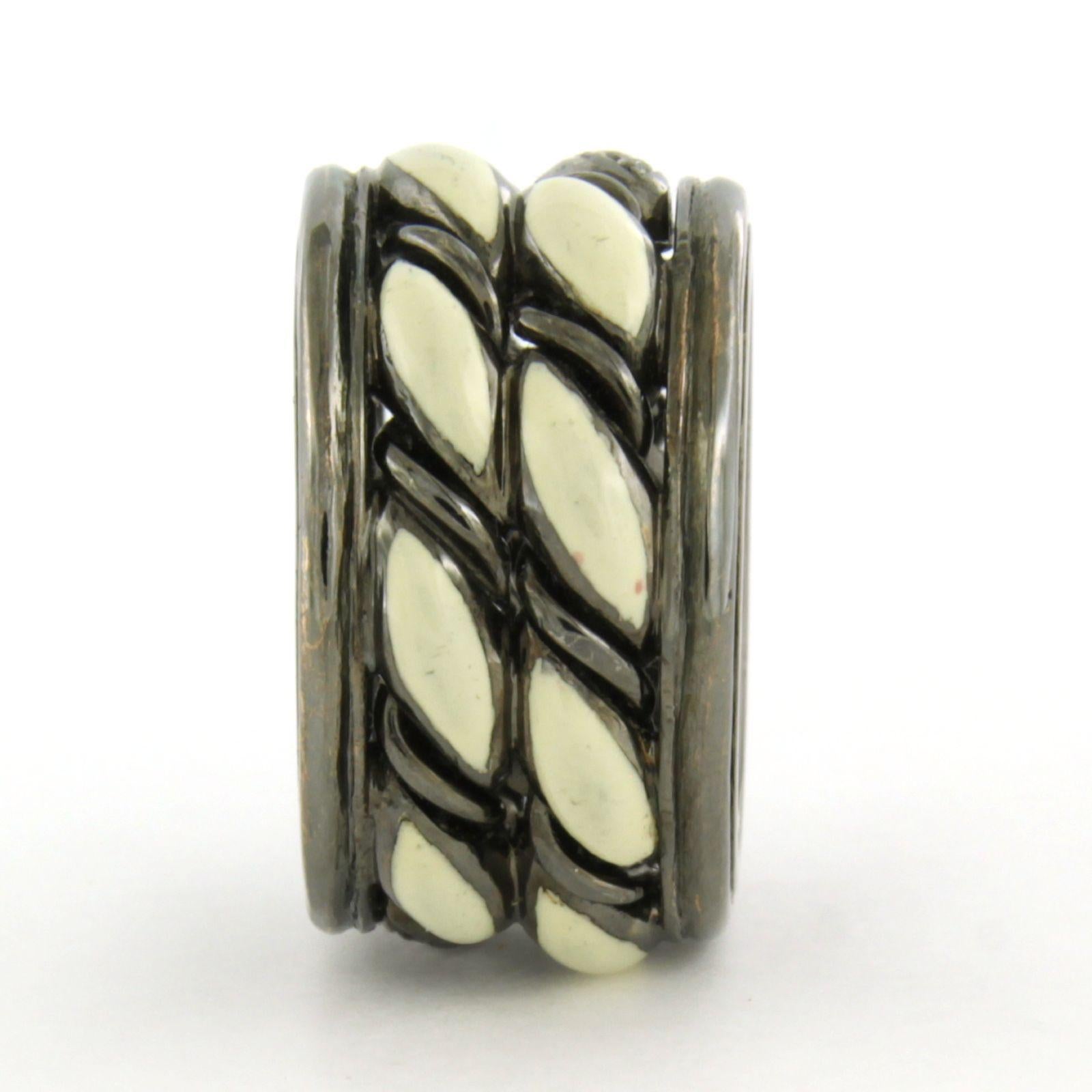 Maria Garcia Cassetti Ring with black rhodium, enamel and diamonds 18k gold For Sale 1