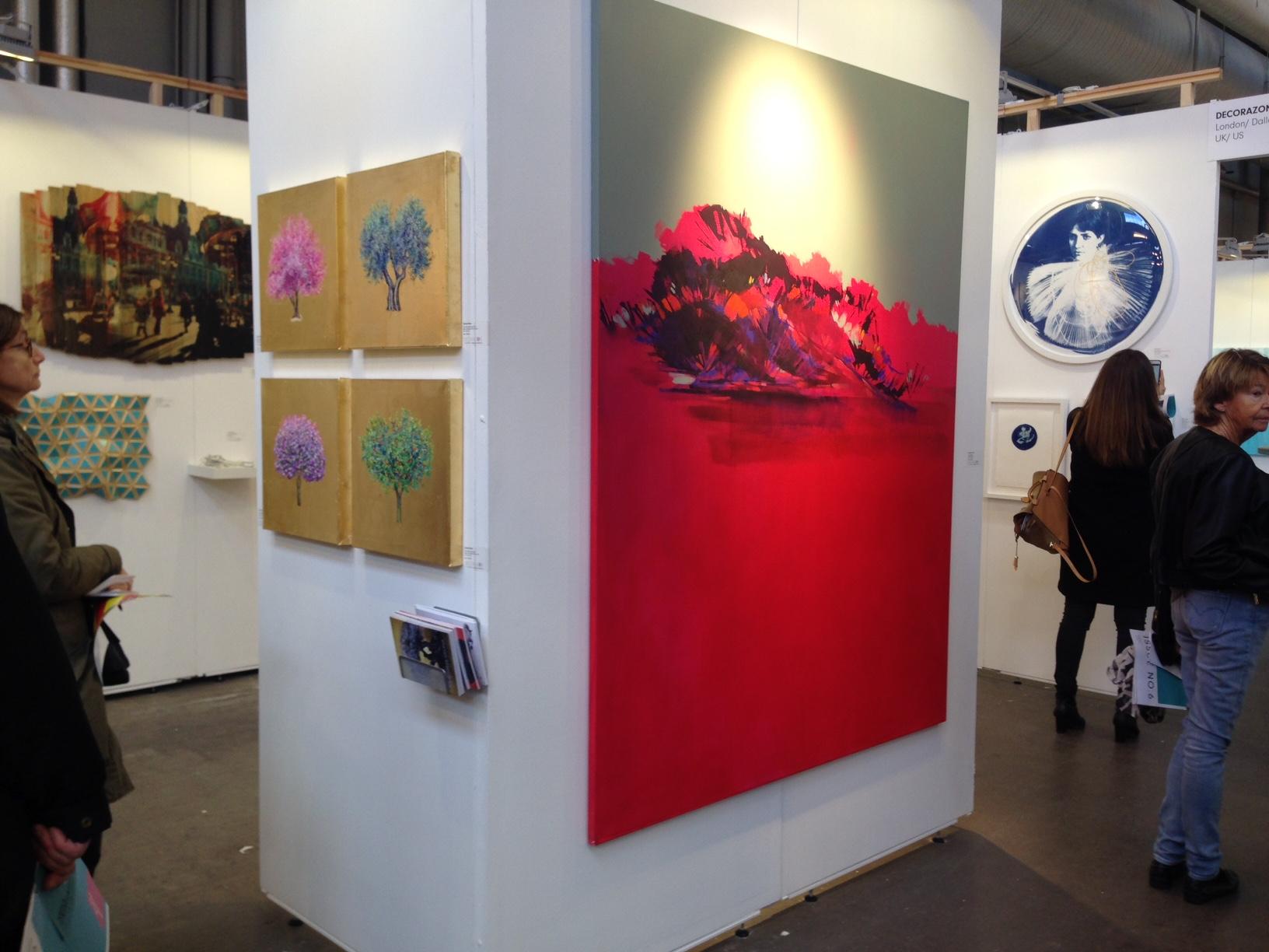 Contemplo I, Buntes rotes und großes abstraktes Gemälde, Öl auf Leinwand – Painting von Maria Jose Concha