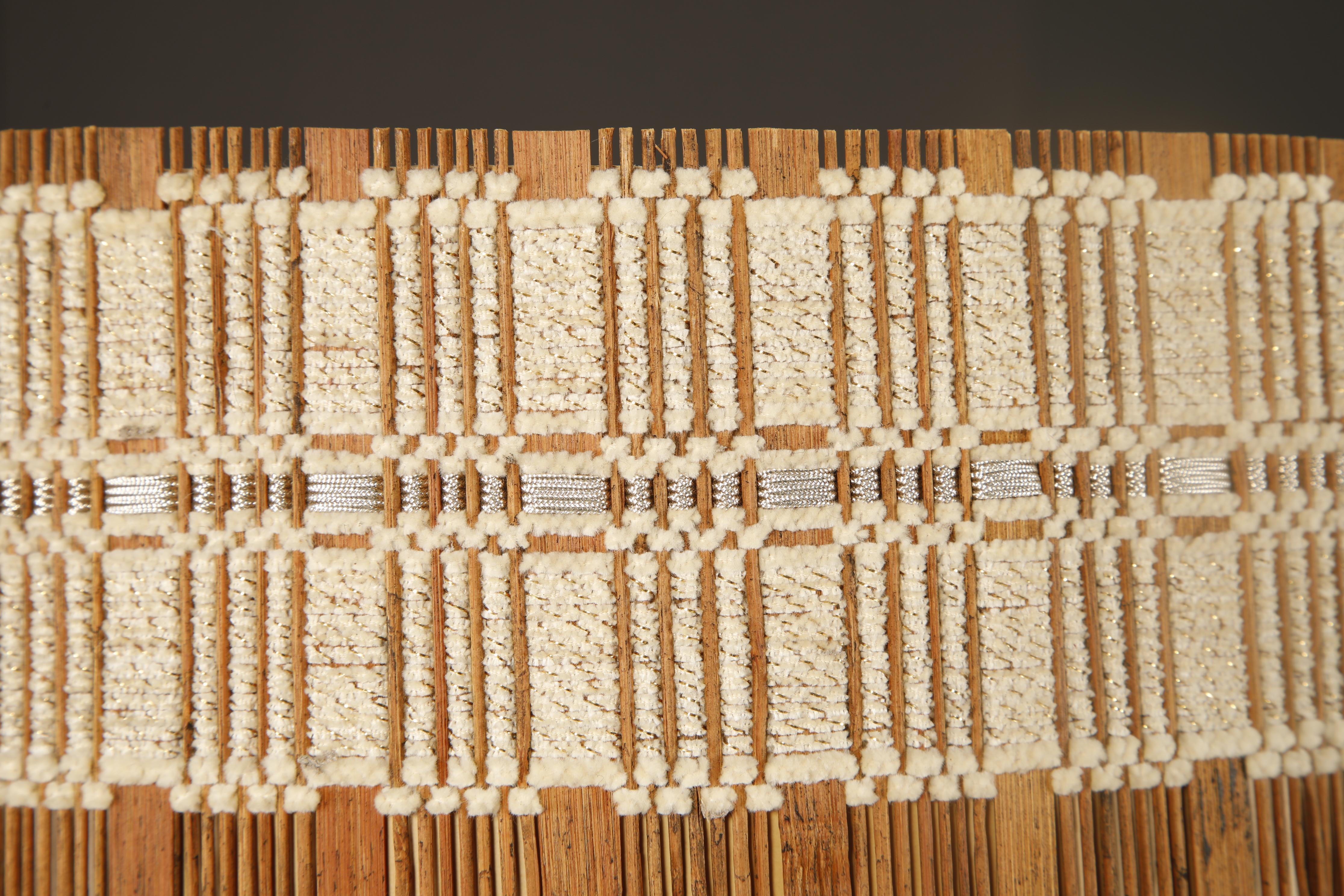 Milieu du XXe siècle Abat-jour tissé à la main par Maria Kipp avec des bandes de tissu écossais ivoire sur du raphia naturel, années 1960 en vente