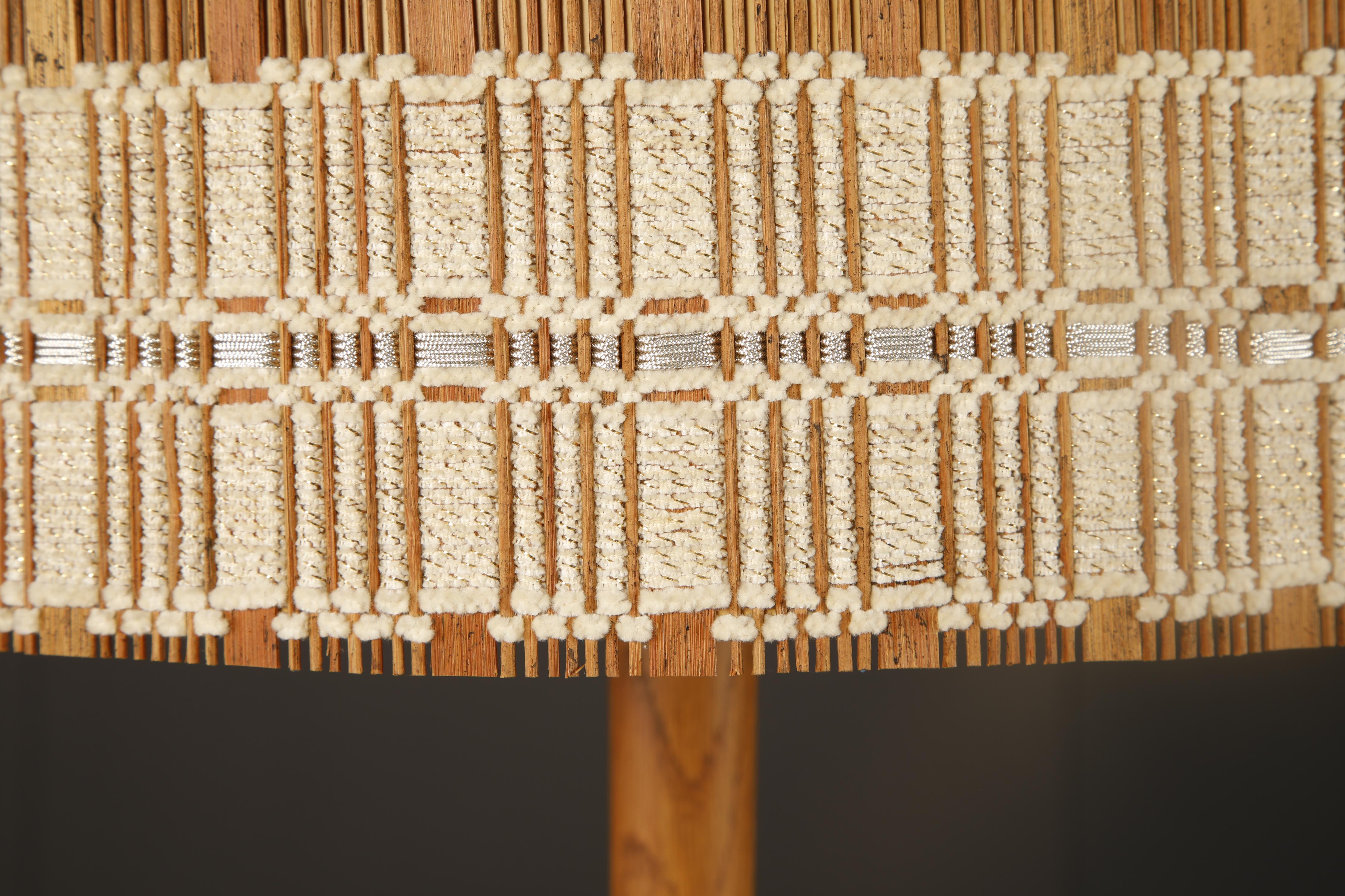Abat-jour tissé à la main par Maria Kipp avec des bandes de tissu écossais ivoire sur du raphia naturel, années 1960 en vente 1