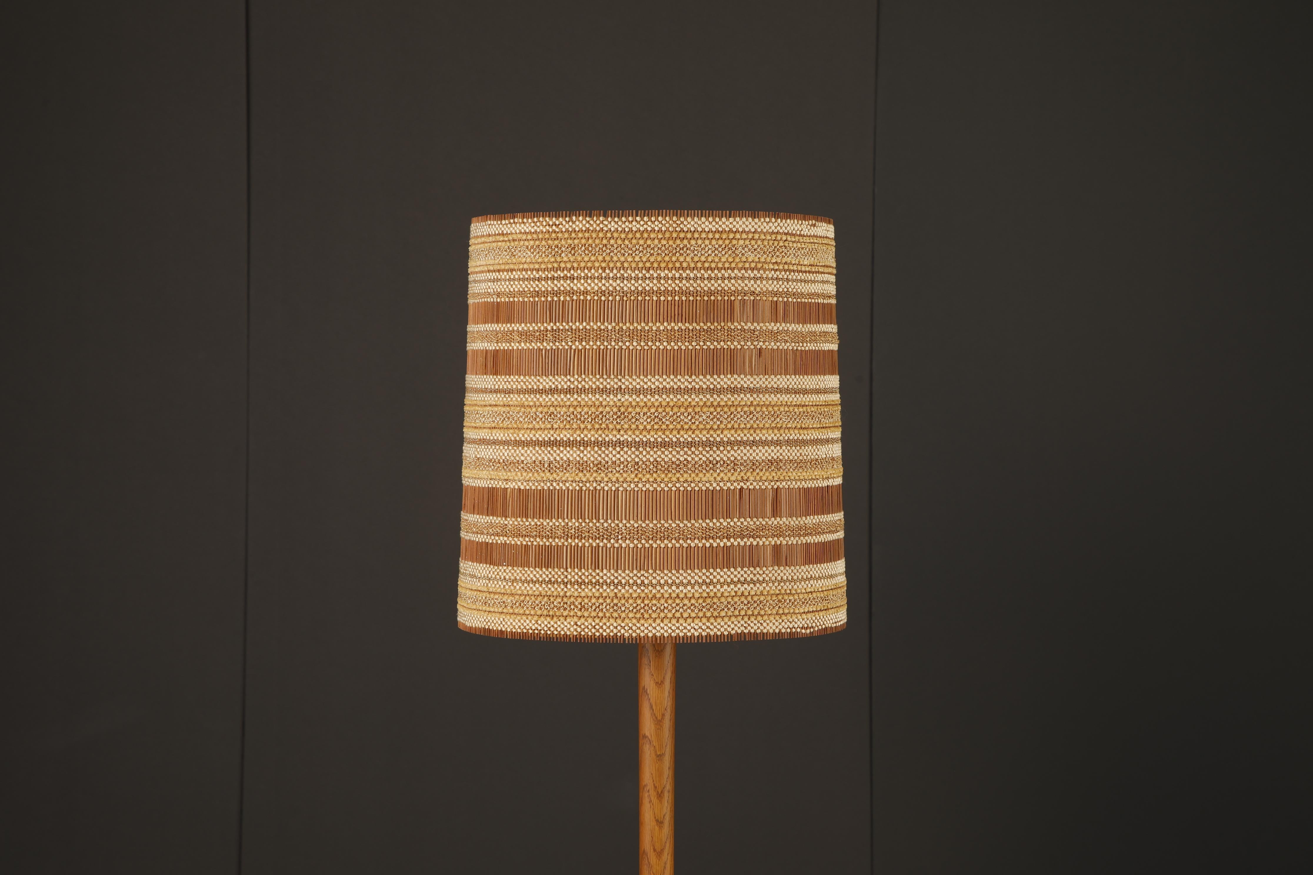 Mid-Century Modern Abat-jour en raphia de Maria Kipp en terre de Sienne brûlée et rayures en nid d'abeille, années 1960 en vente