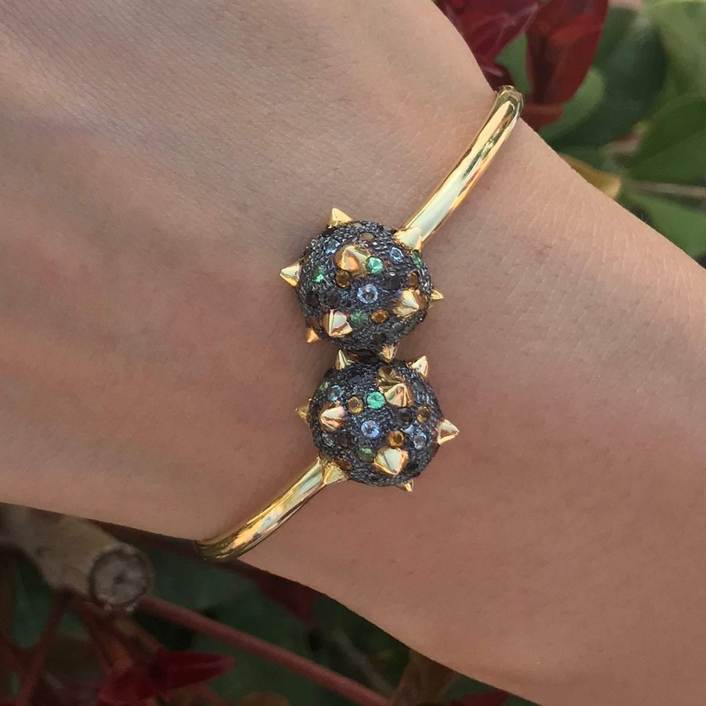 The ‘Black Morning Star’, flexible cuff is crafted in 18K yellow gold and blackened gold, hallmarked in Cyprus. This Stunning cuff bracelet comes in a highly polished and textured blackened finish and features 0,46 Cts Blue Topazes, 0,42 Cts