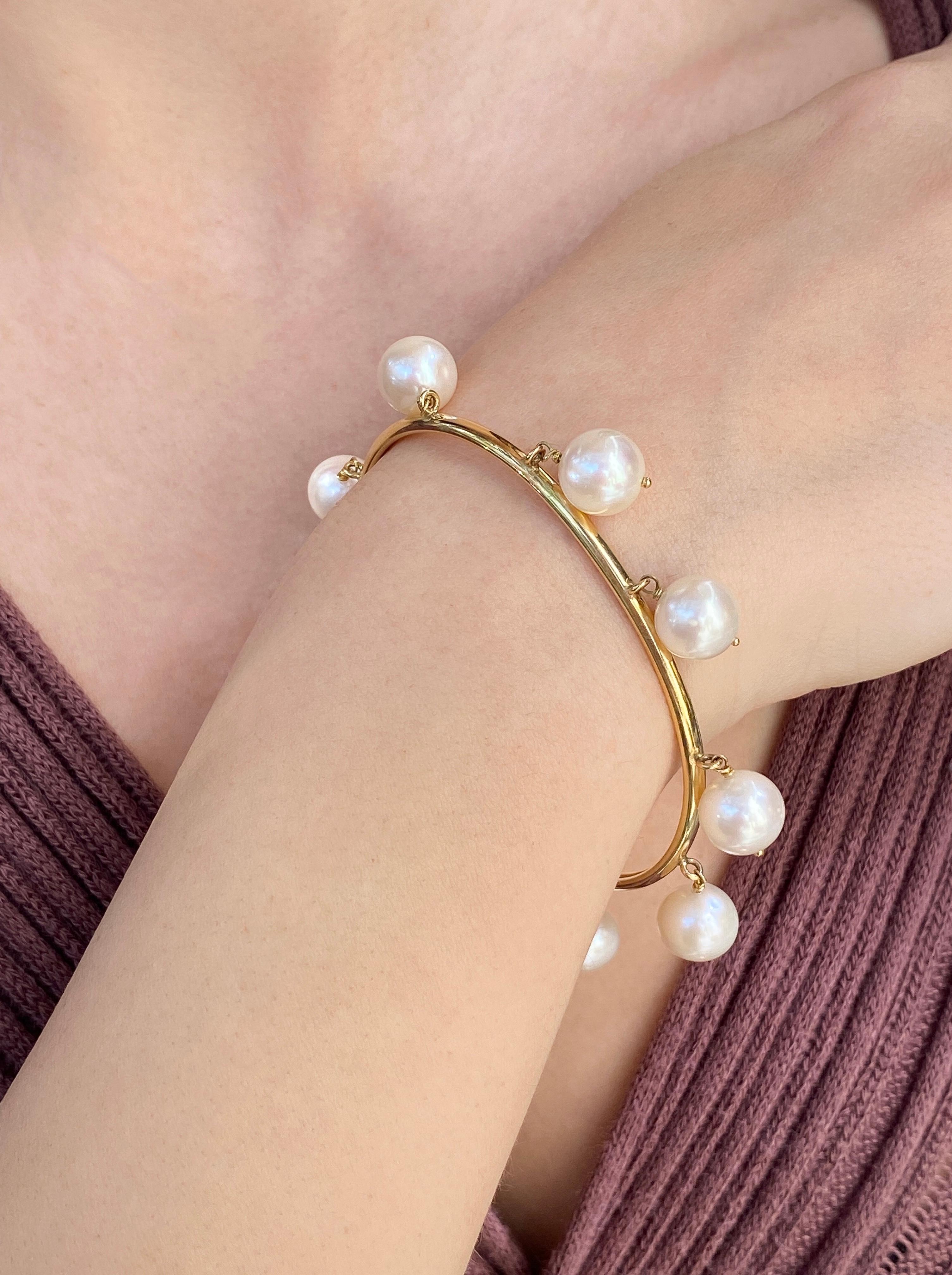 The ‘Droplets’, flexible cuff is crafted in 18K gold hallmarked in Cyprus. This elegant and playful  flexible cuff comes in a highly polished finish and features seven natural freshwater pearls individually threaded and fixed on the body of the cuff