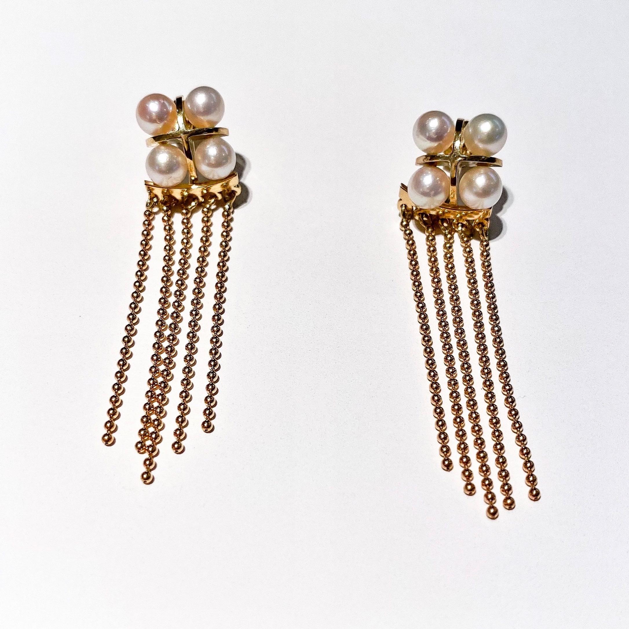 Maria Kotsoni Contemporary - Boucles d'oreilles longues en or 18 carats et perles d'Akoya Neuf - En vente à Nicosia, CY