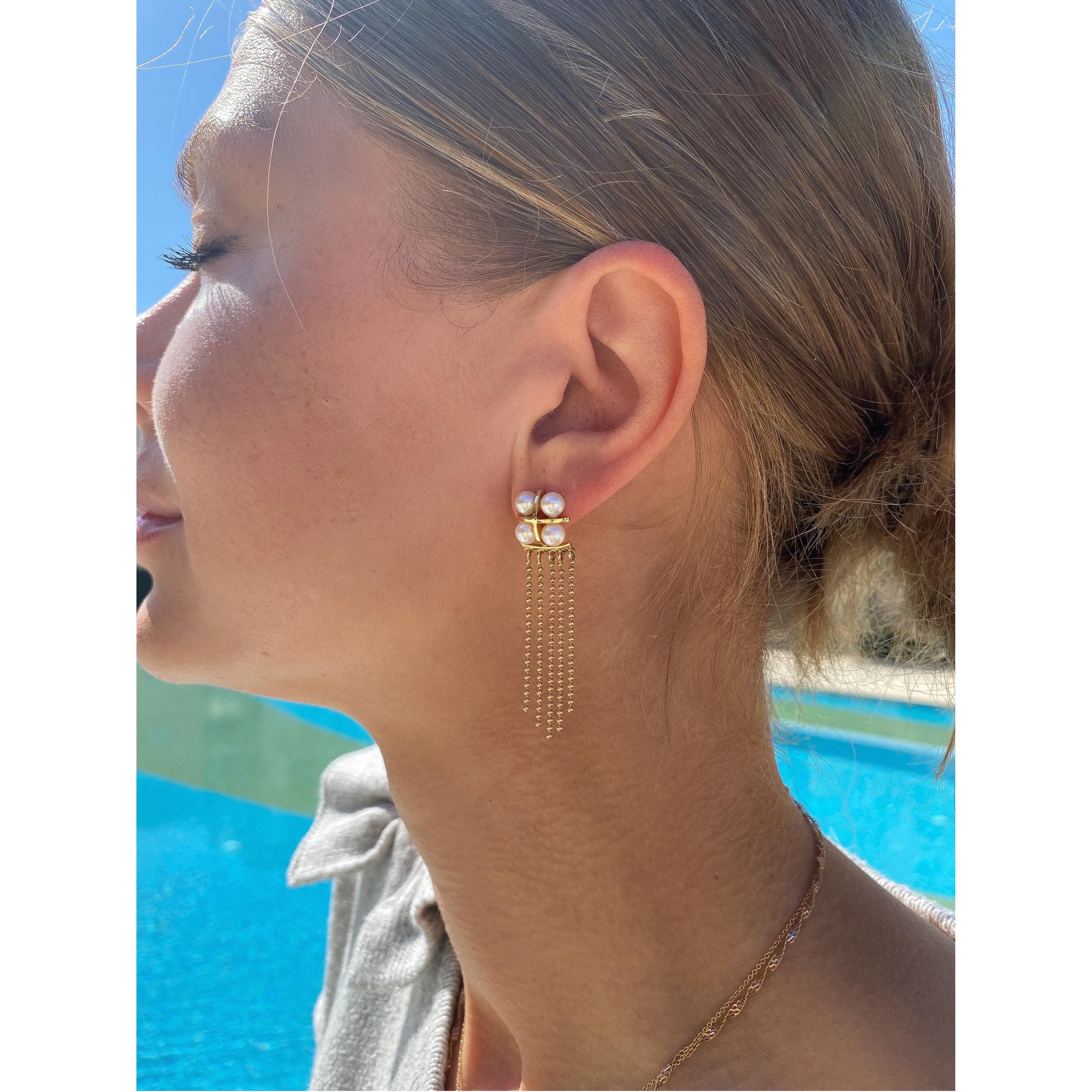 Maria Kotsoni Contemporary - Boucles d'oreilles longues en or 18 carats et perles d'Akoya Pour femmes en vente
