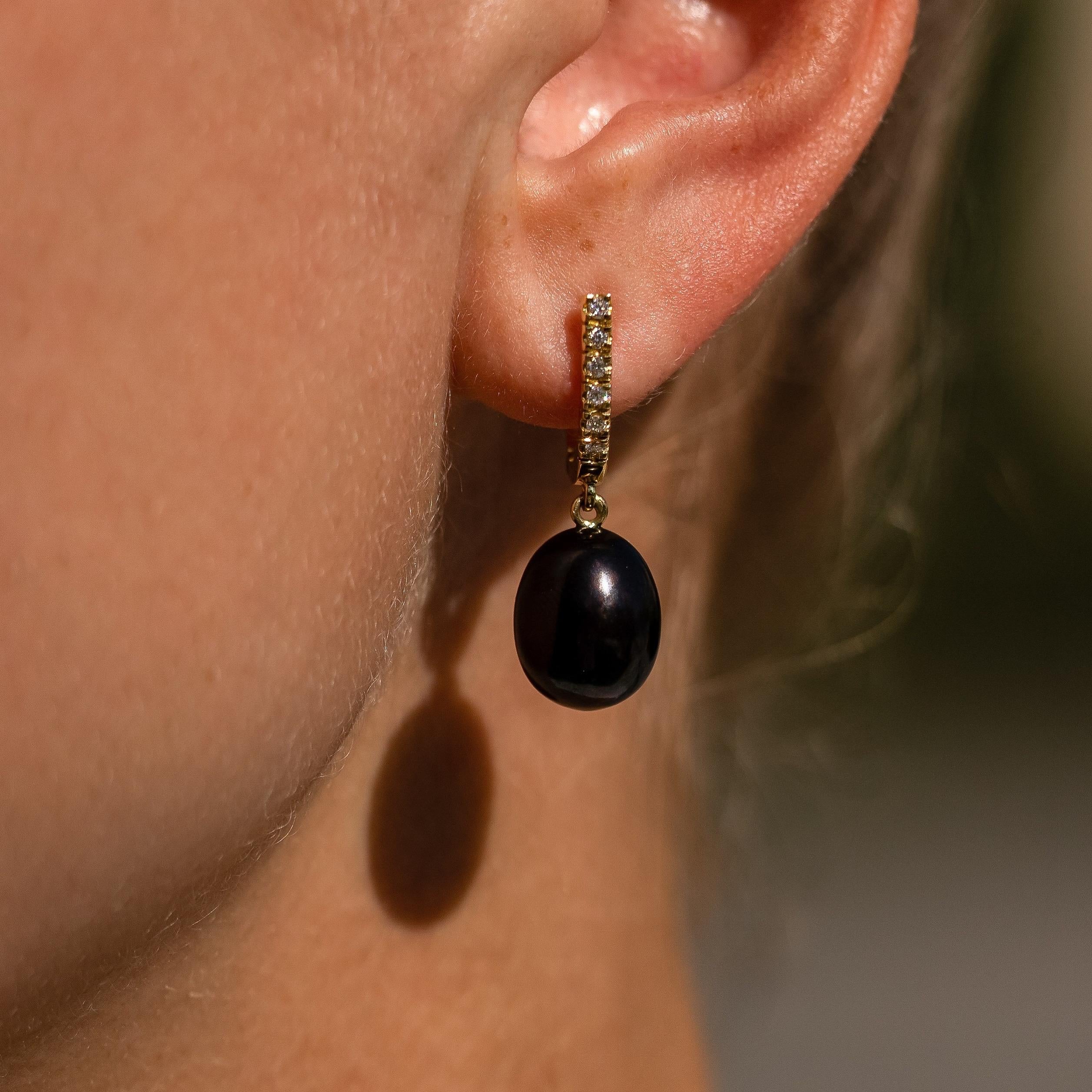 Brilliant Cut Maria Kotsoni Contemporary 18k Gold Black Pearl Lever Back Diamond Ear Pendants For Sale