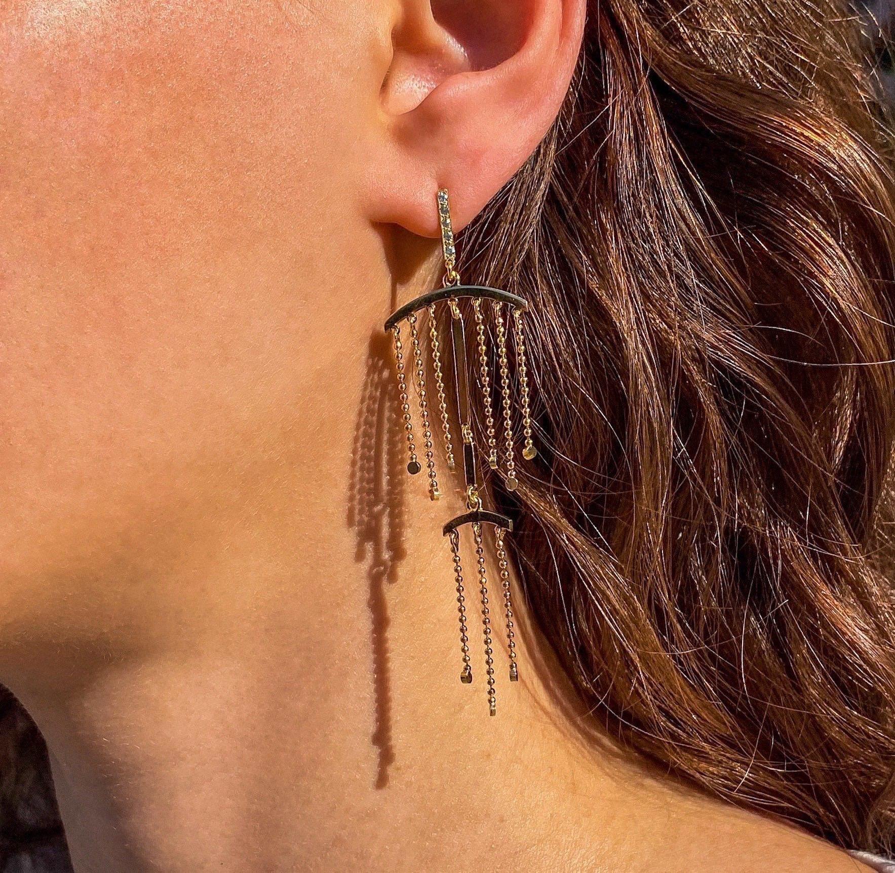 Round Cut Maria Kotsoni, Contemporary 18K Gold, Blue Topaz Long Chandelier Dangle Earrings