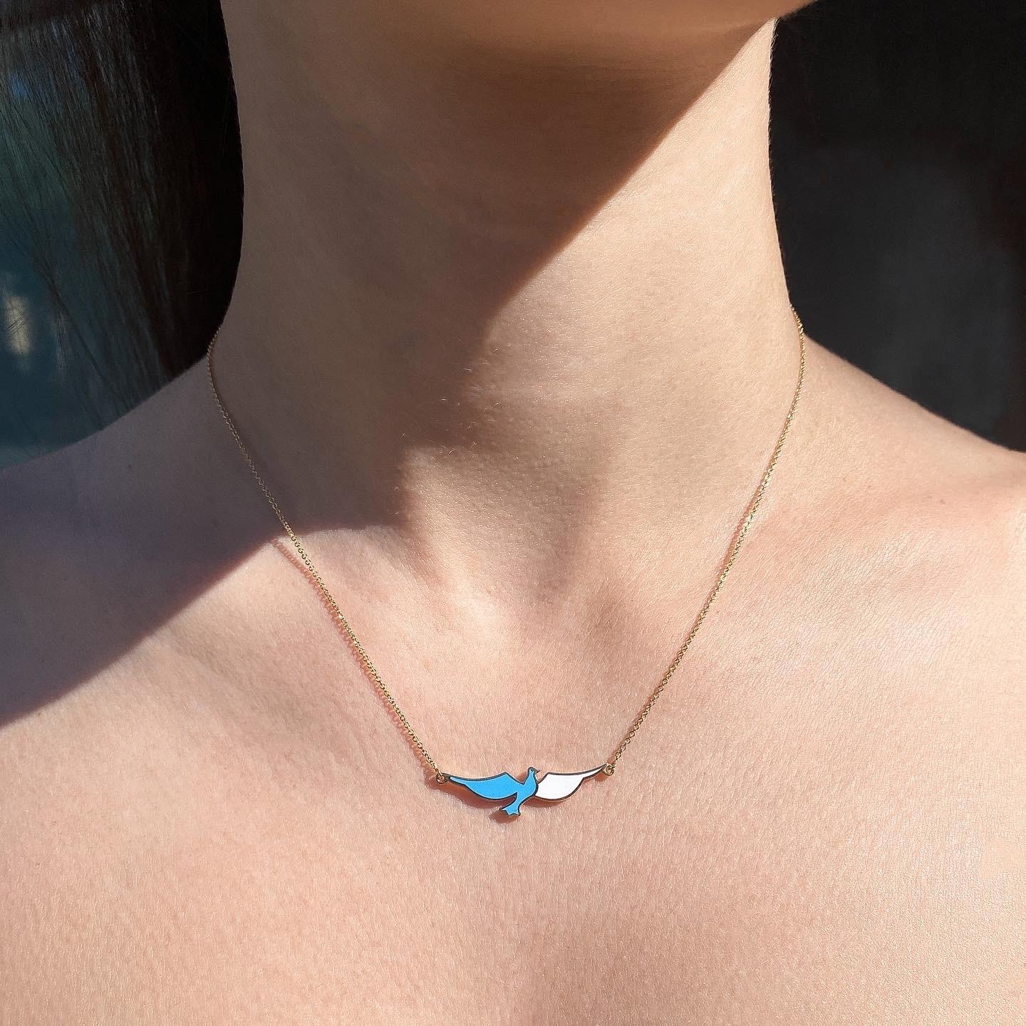 Maria Kotsoni Contemporary 18k Gold Flying Dove Enamel Diamond Pendant Necklace For Sale 1