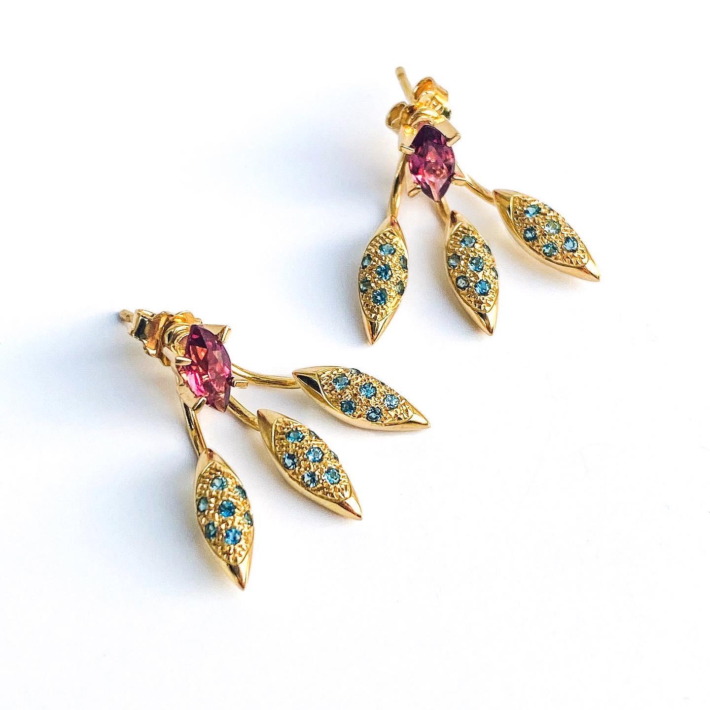 Contemporain Maria Kotsoni, Vestes d'oreilles contemporaines en or 18 carats, rubellite et citrine en vente