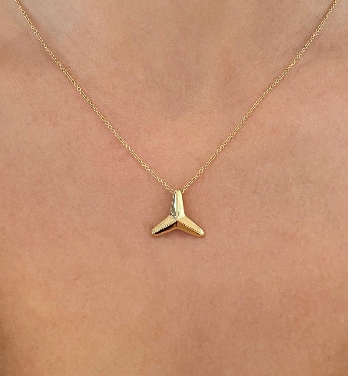 Maria Kotsoni - Collana contemporanea con ciondolo a catena con stella a tre punte in oro 18 ct. In condizioni Nuovo in vendita a Nicosia, CY