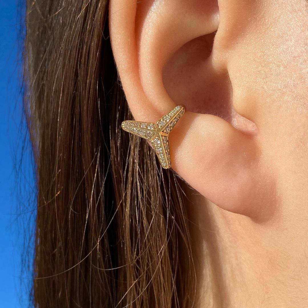 Brilliant Cut Maria Kotsoni Contemporary 18k Gold Three Pointed Star Small  Diamond Ear Cuff For Sale
