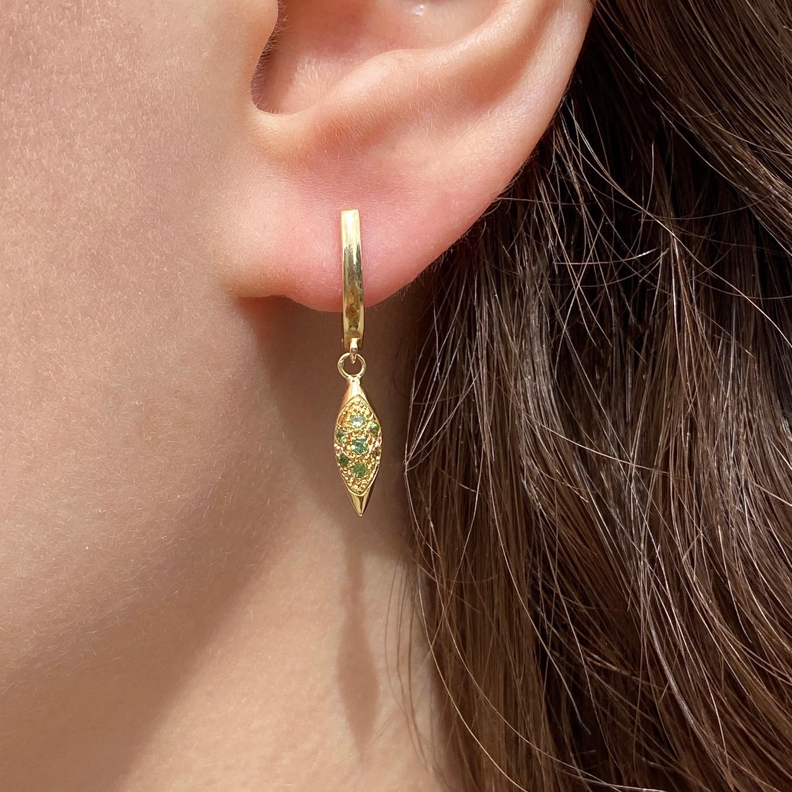 Maria Kotsoni, Contemporary 18k Gold Tsavorite Garnet Baby Grain Ear Pendants In New Condition For Sale In Nicosia, CY
