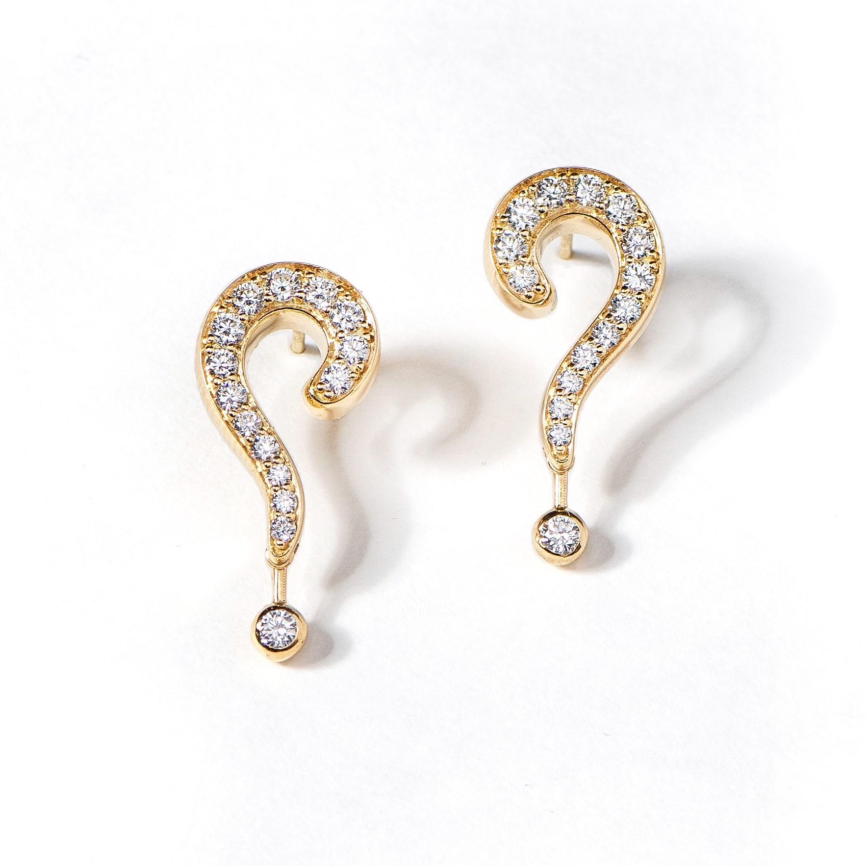 The Question mark, diamond ear pendants are crafted in 18K yellow gold, hallmarked one Cyprus. These stunning ear pendants come in a highly polished finish and are set with 1 Ct white Diamonds. The Question mark, ear pendants are part of Maria