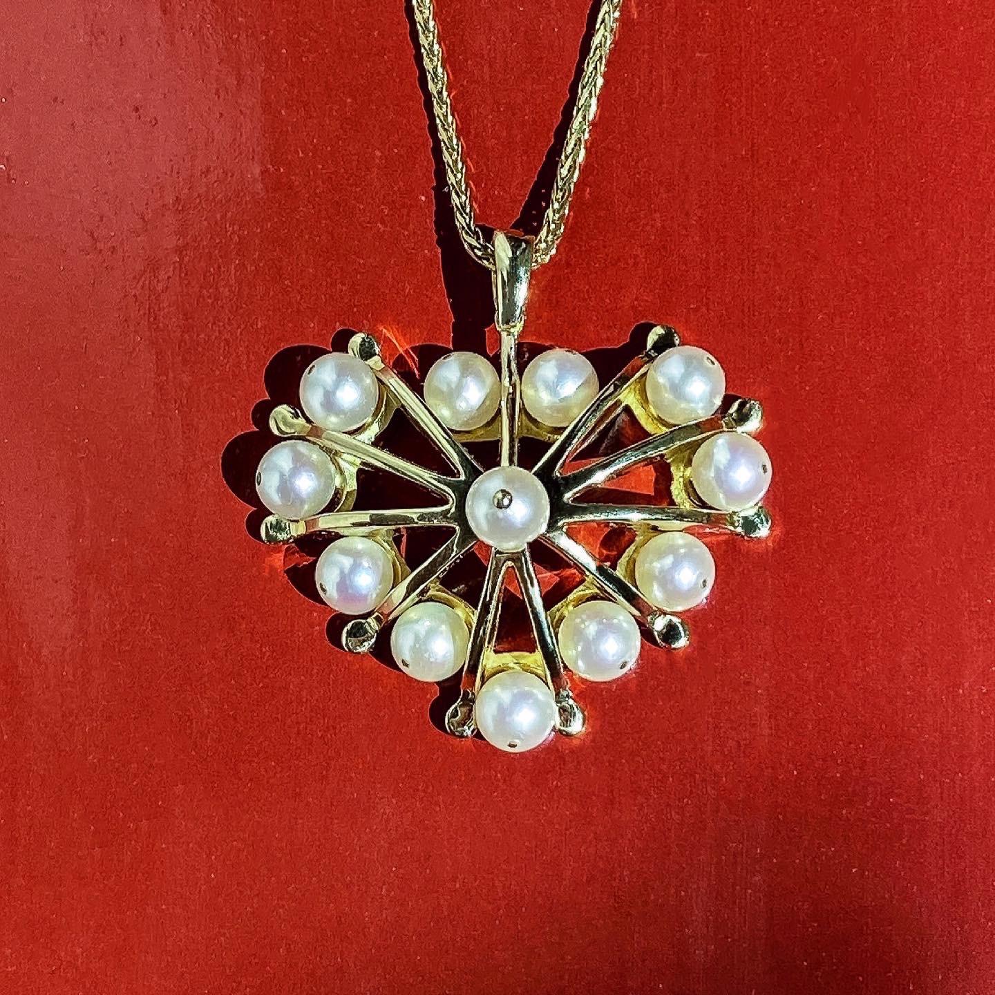 Maria Kotsoni, Contemporary 18K Yellow Gold & Akoya Pearl Domed Heart Pendant In New Condition For Sale In Nicosia, CY