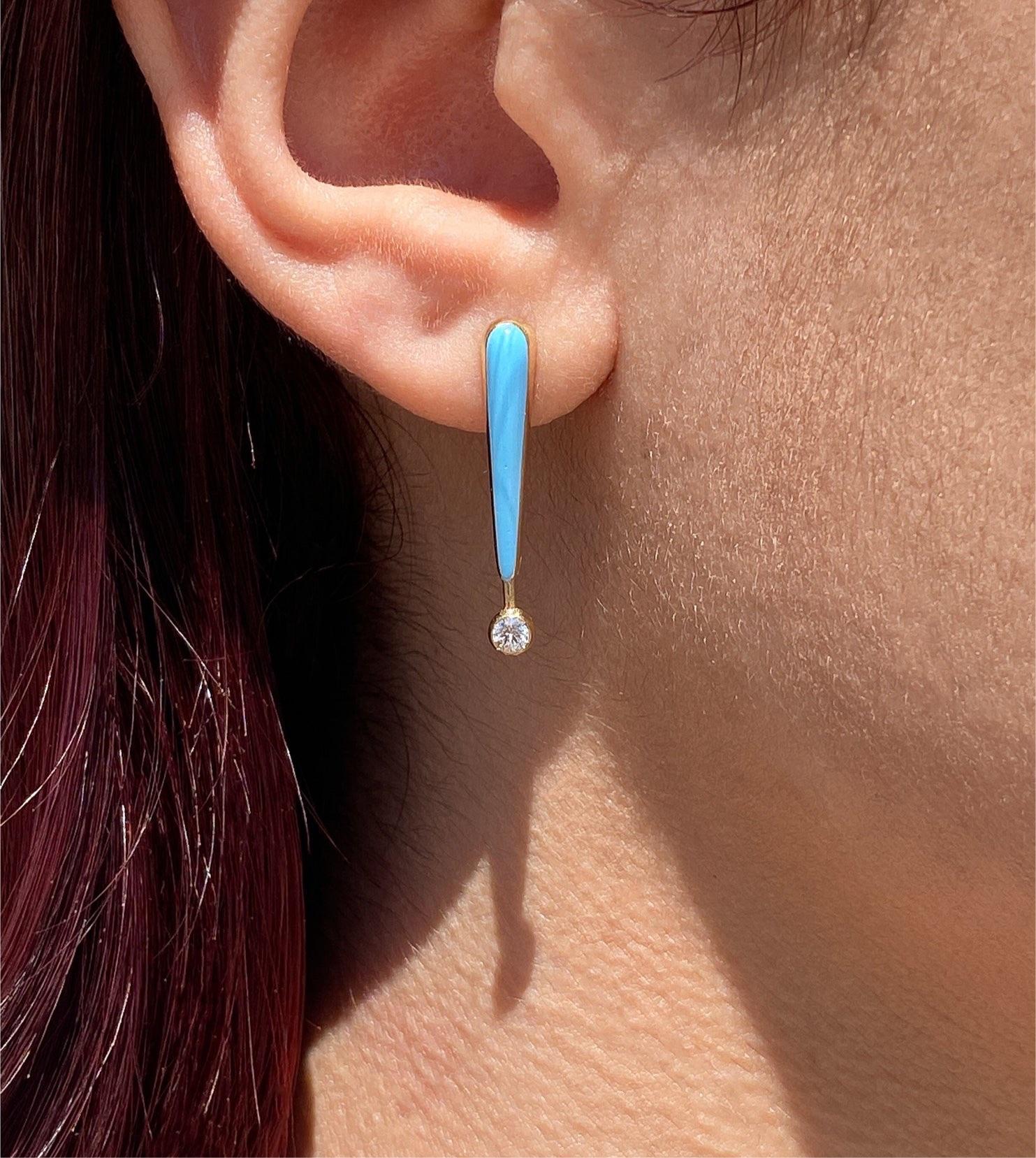 The Exclamation mark, ear pendants are crafted in 18K yellow gold, hallmarked one Cyprus. These stunning ear pendants, come in a highly polished finish and feature white Diamonds totalling 0.14 cts and blue enamel. They are very light and
