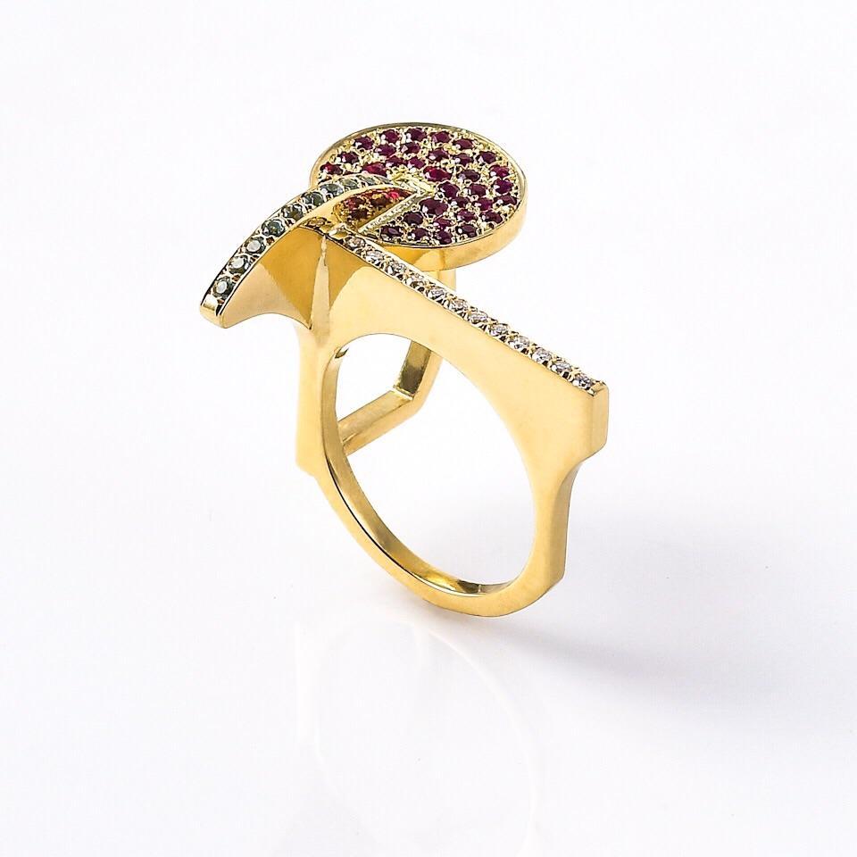 Taille ronde Maria Kotsoni, bague sculpturale contemporaine en or 18 carats, rubis, topaze et diamants en vente