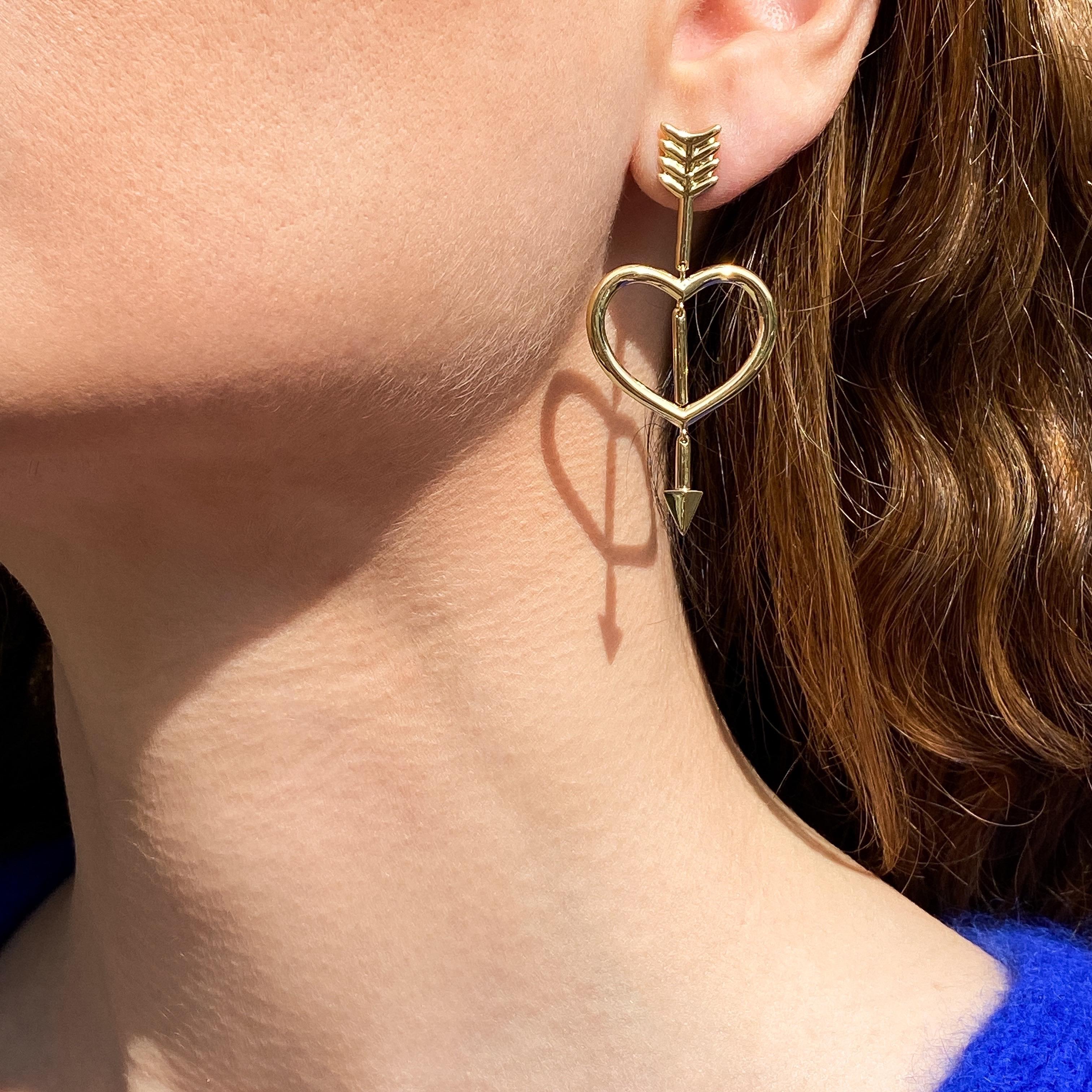 Maria Kotsoni- Contemporary Articulated 18K Yellow Gold Heart & Arrow Earrings In New Condition For Sale In Nicosia, CY