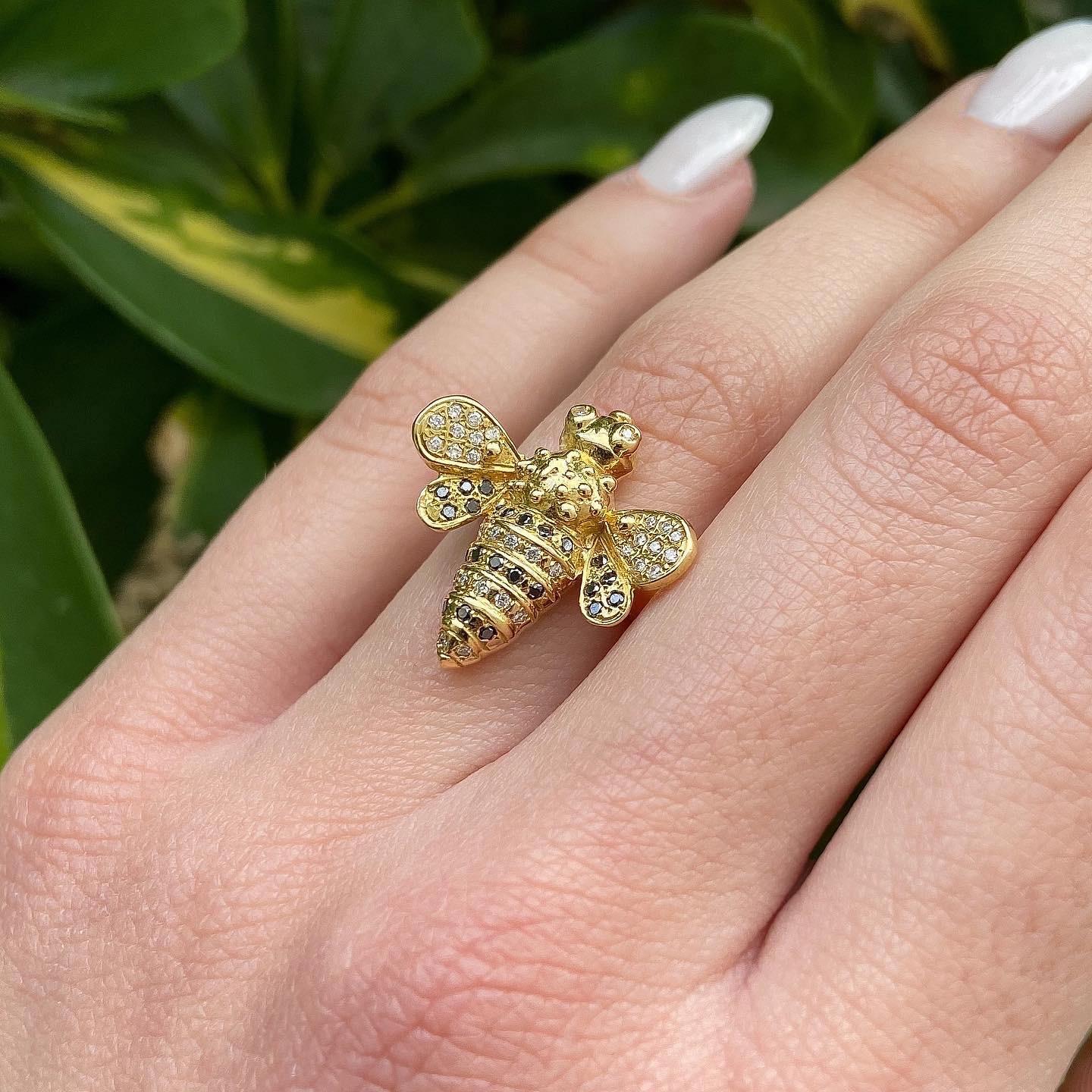 Maria Kotsoni, Contemporary Hand Sculpted 18k Gold Diamond Flying Bee Ring In New Condition For Sale In Nicosia, CY