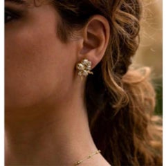 Maria Kotsoni-Pendientes esculturales contemporáneos de oro de 18 quilates, diamante azul y clip de nube