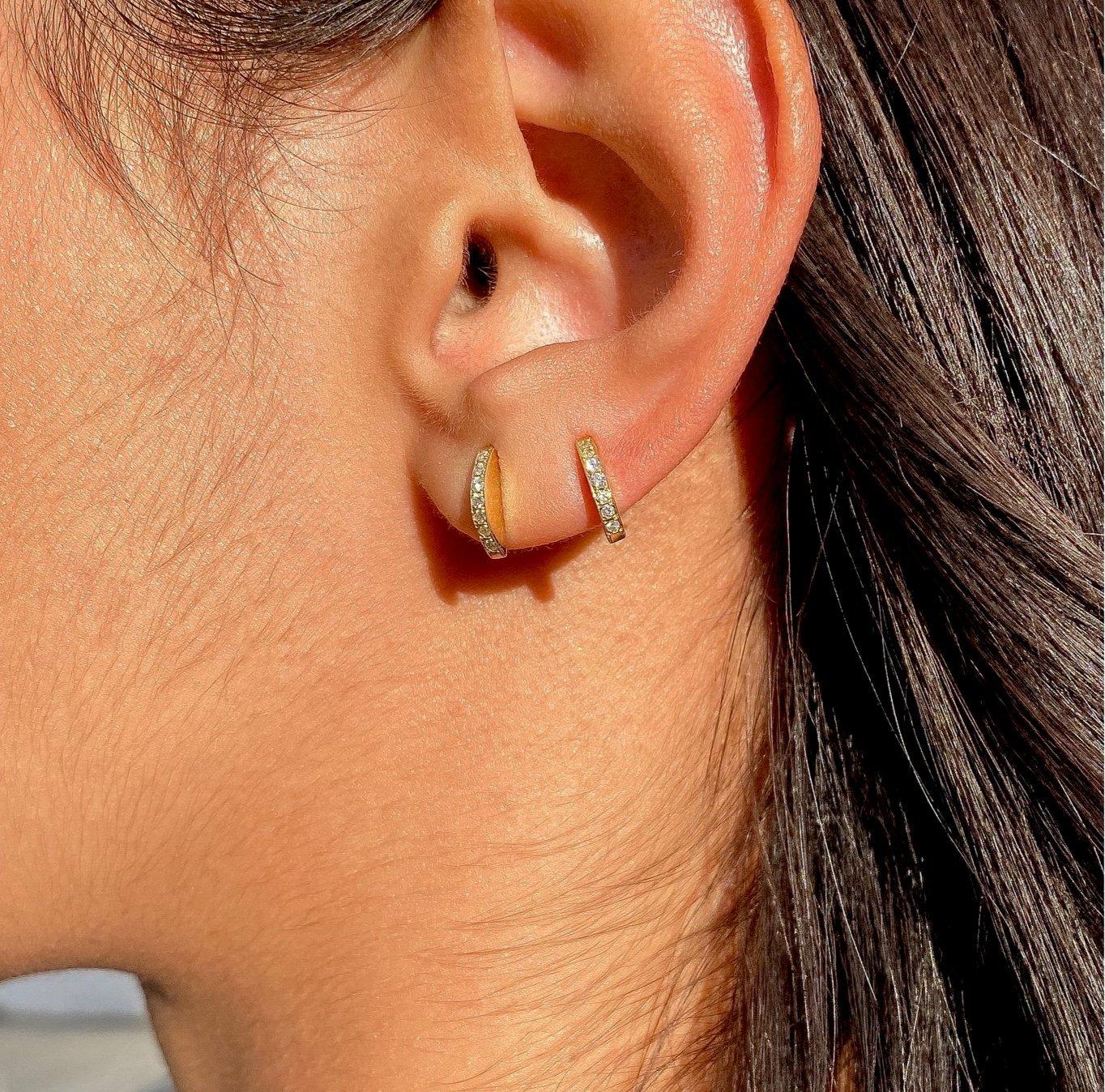 Brilliant Cut Maria Kotsoni, Contemporary Sculptural 18K Yellow Gold & Diamond Stud Earrings For Sale