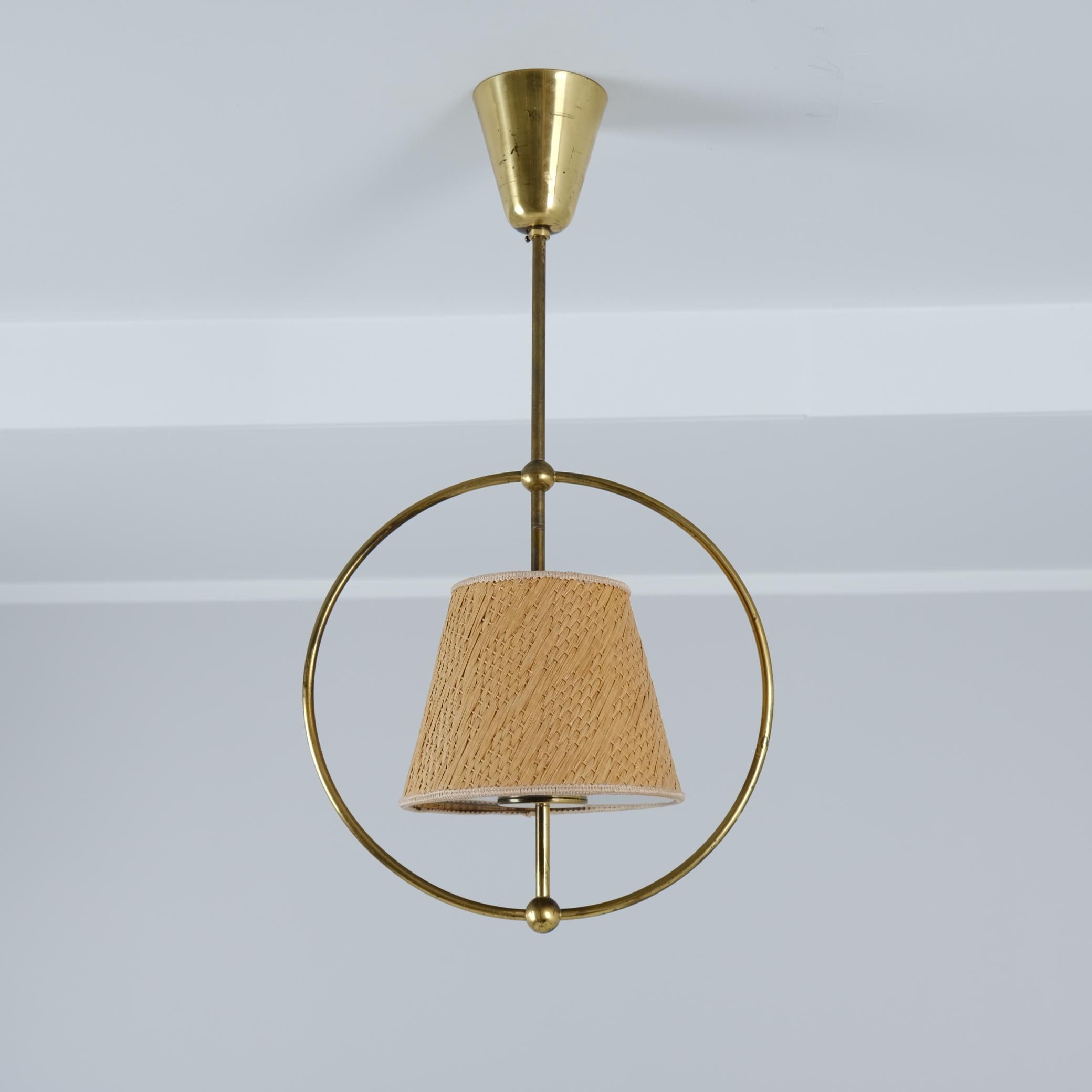 Plafonnier modèle 50591, conçu par Maria Lindeman et fabriqué par Idman/One en Finlande dans les années 1950. Un design magnifique et distinct, qui se démarque de la production habituelle d'Idman. Également en excellent état d'origine, avec un