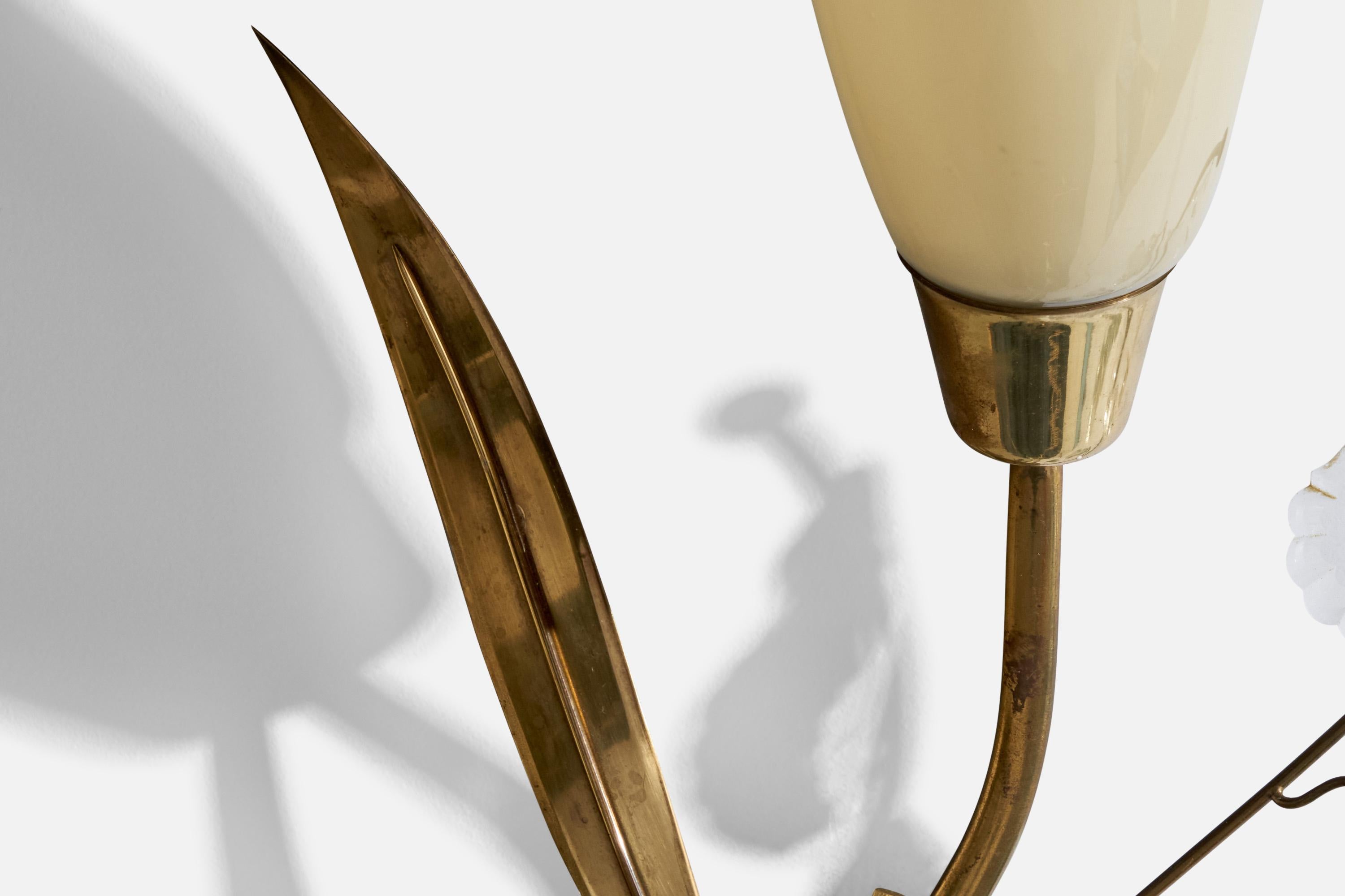 Maria Lindeman, Wall Light, Brass, Glass, Finland, 1950s In Good Condition For Sale In High Point, NC