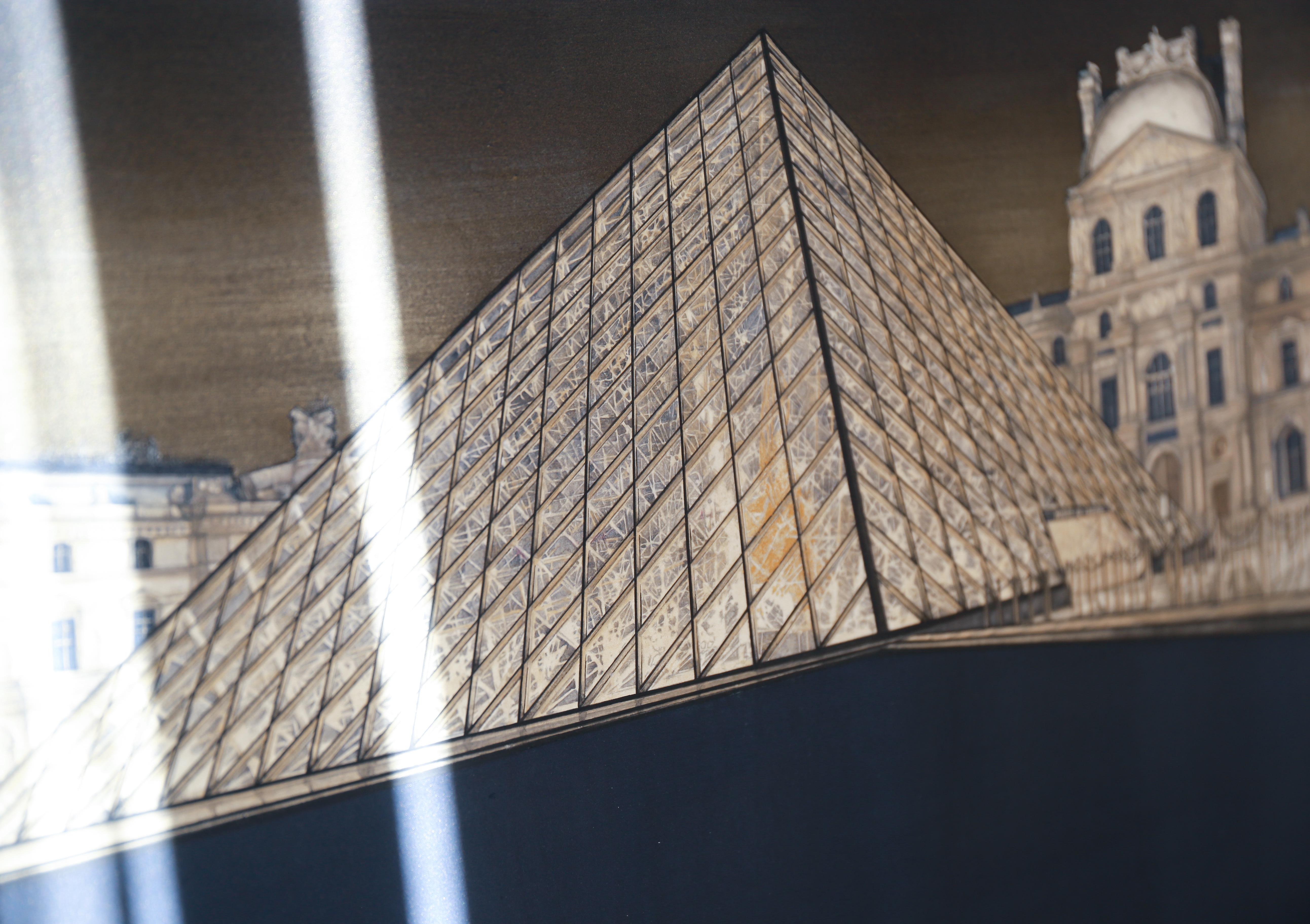 Mitternachts-Louvre – 24-Karat-Gold- und Mineralgemälde, Architekturrealismus, Paris (Zeitgenössisch), Painting, von Maria Mitsumori