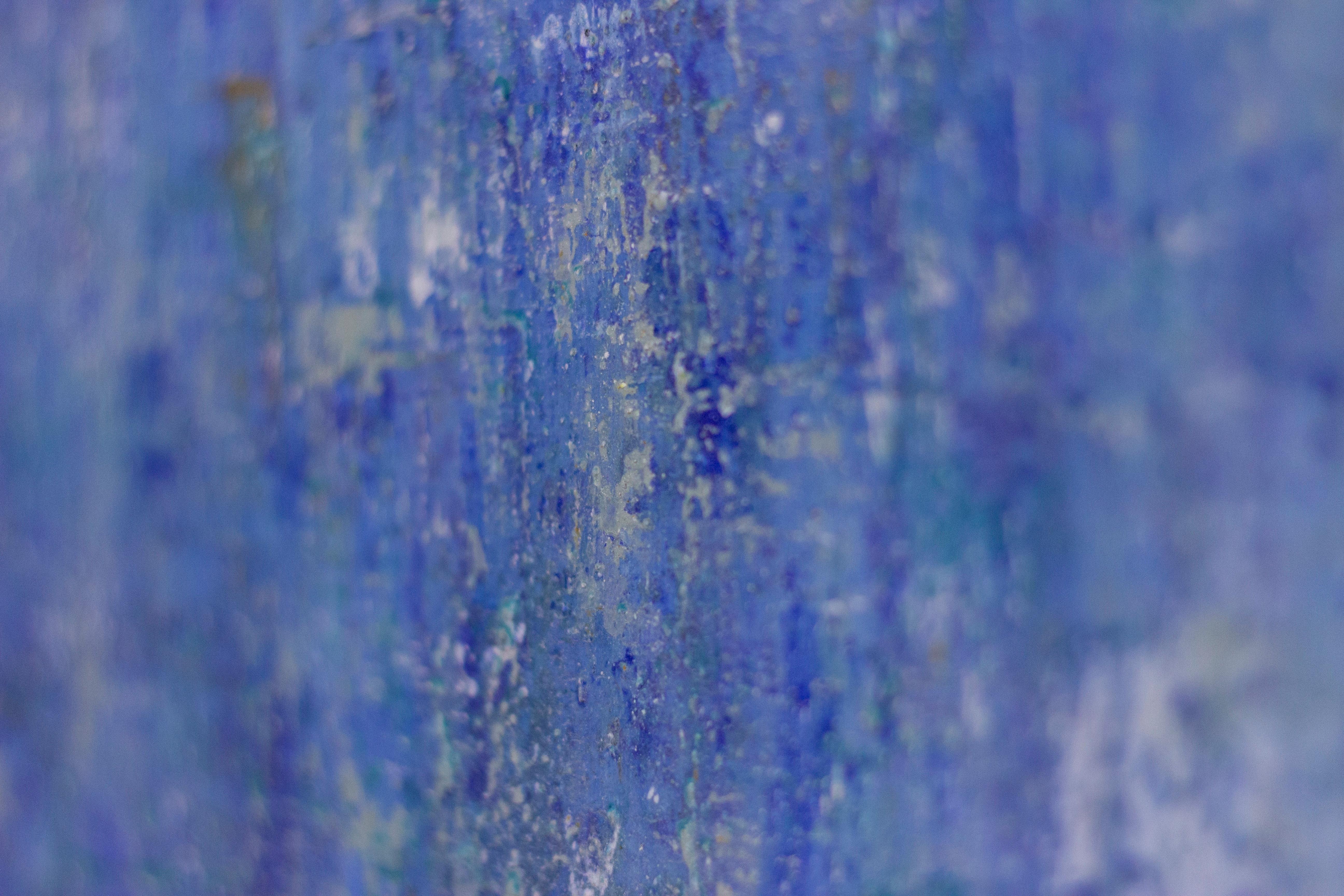 Il processo creativo di Maria Paola Coda si concentra sulla ricerca permanente della bellezza che si nasconde nel nostro stato d'animo. Coda esamina e traduce sulla sua tela l'elemento vibratorio della bellezza che va oltre la forma o il colore: 