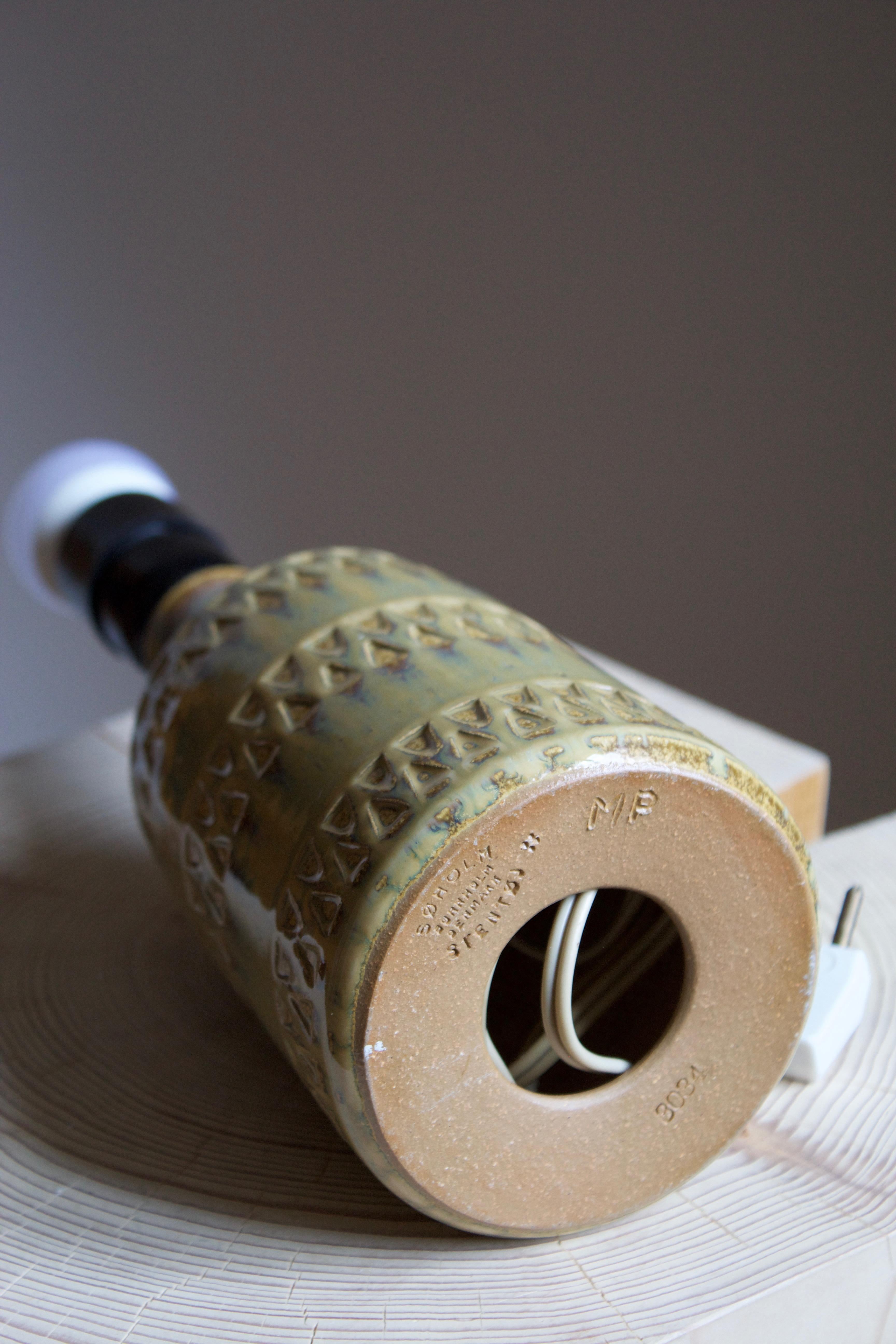 Maria Philippi, Table Lamp, Glazed Incised Stoneware, Søholm, Denmark, 1960 In Good Condition In High Point, NC