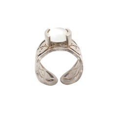 Cat's Eye Stone Ring with Lace Design