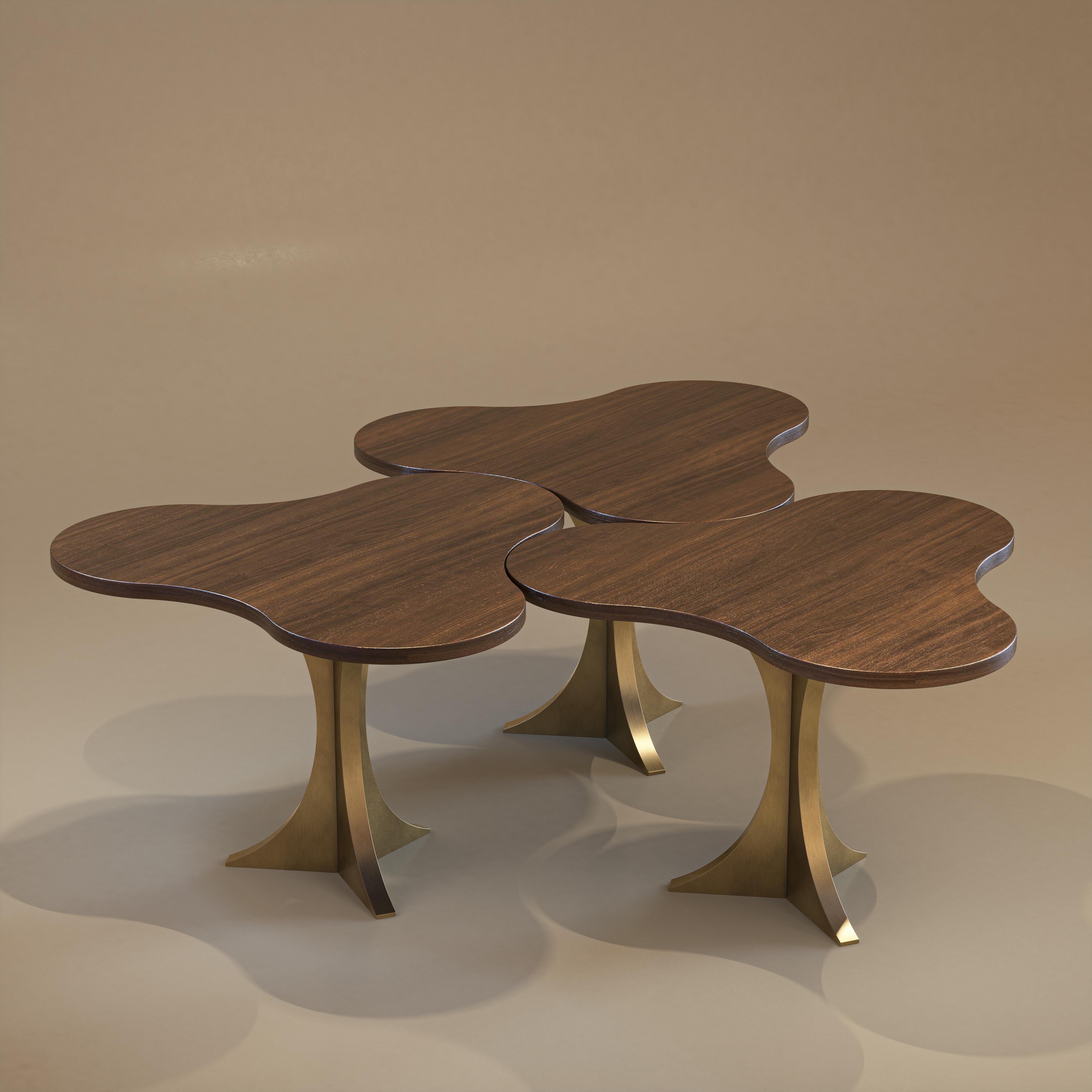XXIe siècle et contemporain Table d'appoint Maria - Ø 70 cm x H 42 cm - Plateau en placage d'Oak Oak - Bras patiné or vieilli en vente
