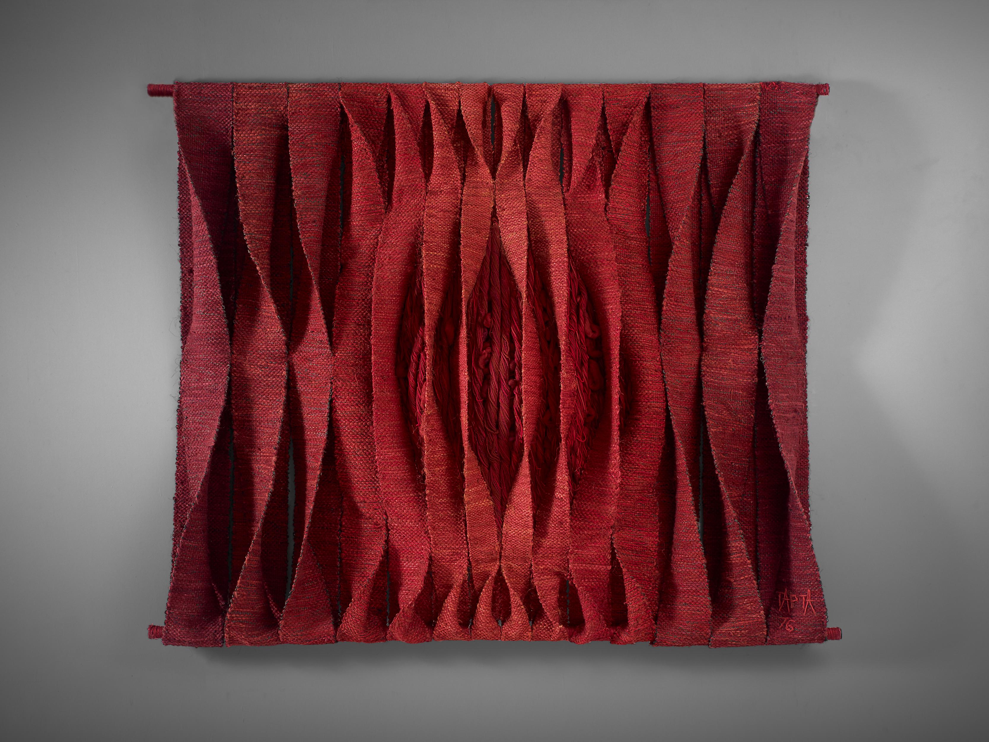 Maria Tapta, wall hanging, mixed textiles, Belgium, 1976

Large wall sculpture in divers textiles and mixed techniques. Several strokes of red textile are hanging from a horizontal bar. Following Tapta’s interest between gravity and threads, the