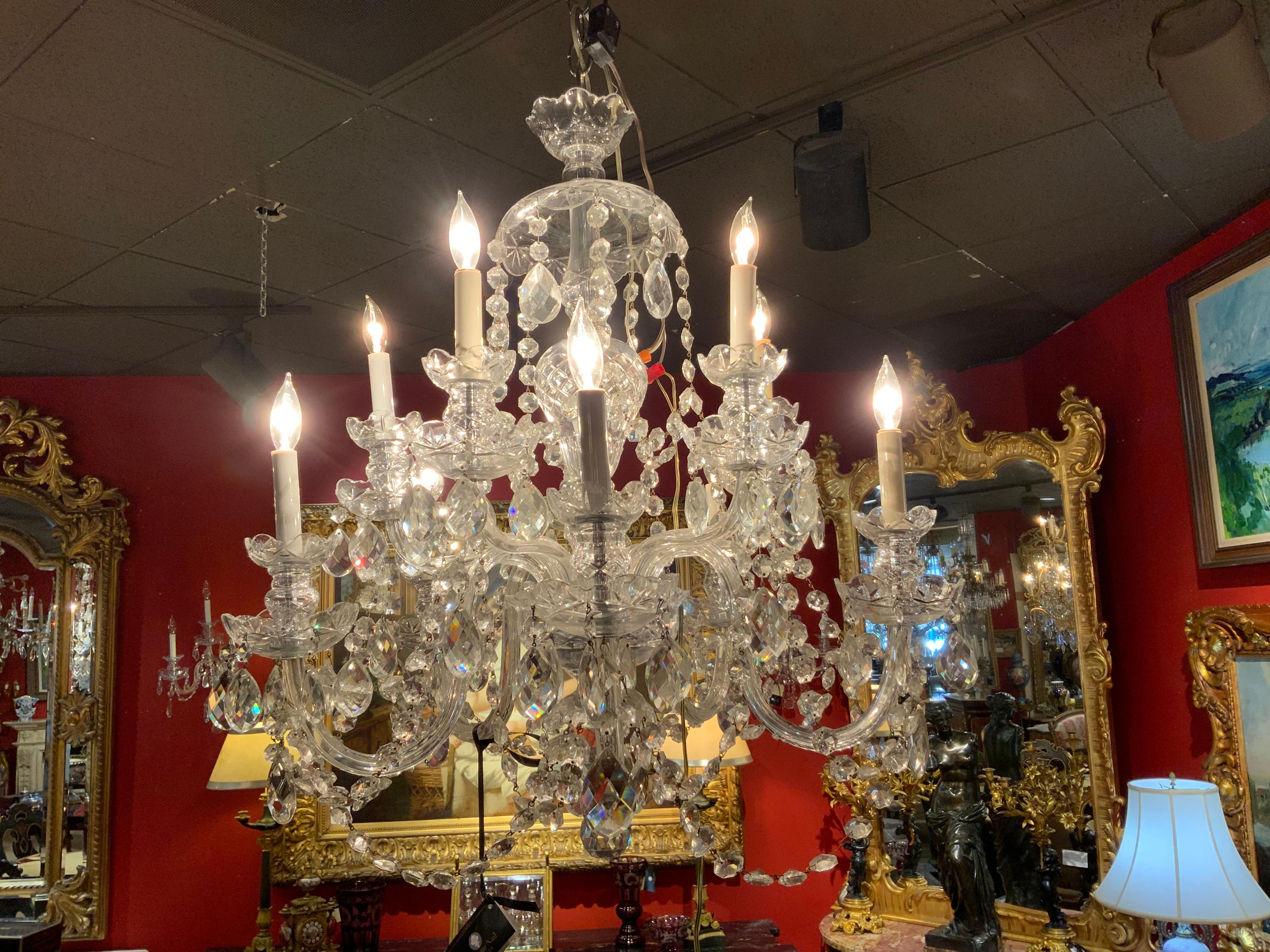 This chandelier has very bright and clear crystal with etched design
On the bobeches. It has ten lights with good wiring and also comes
With the original canopy. There are no chips breaks or missing crystals.
