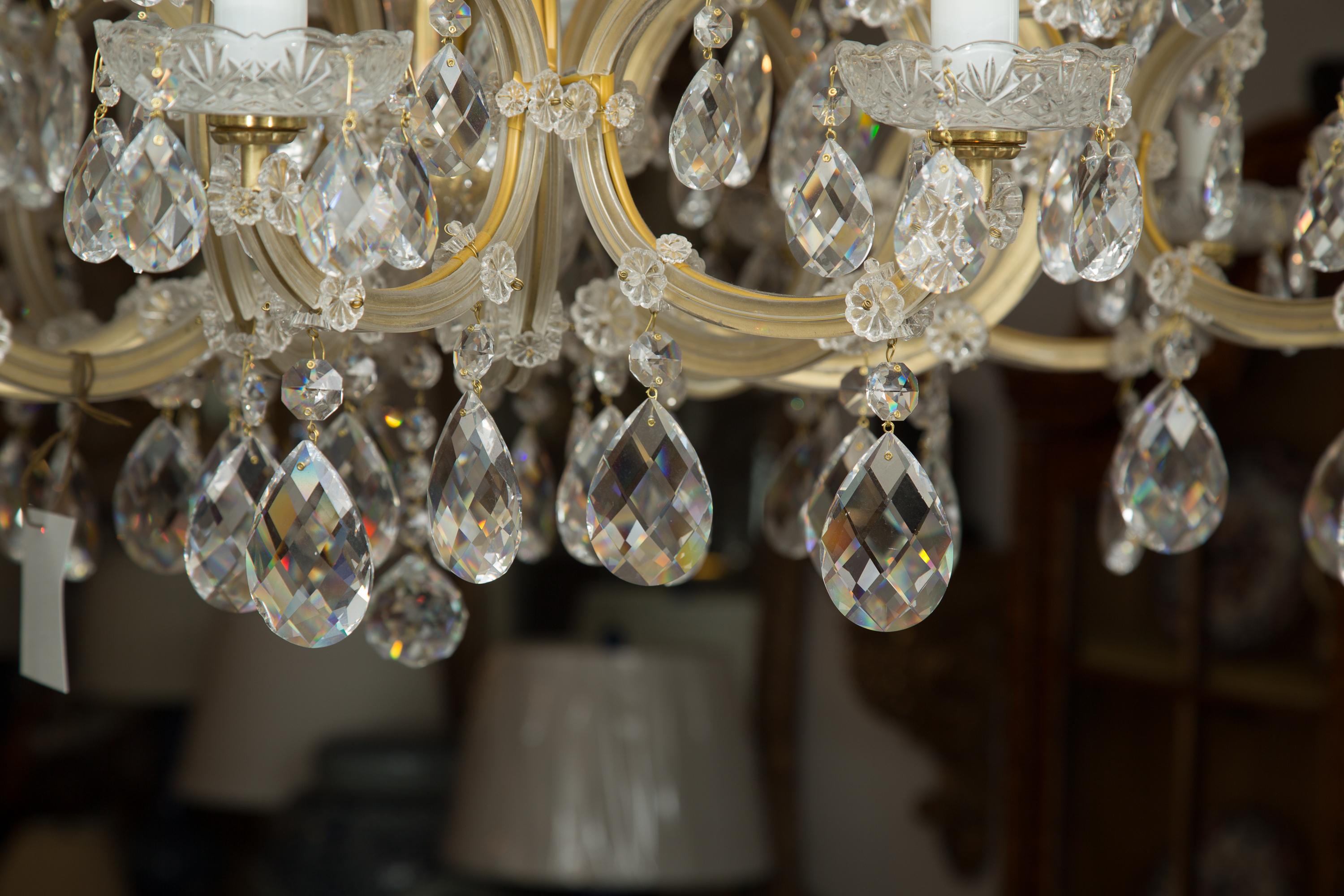 Maria Theresa 18-Light Crystal Chandelier In Good Condition In WEST PALM BEACH, FL