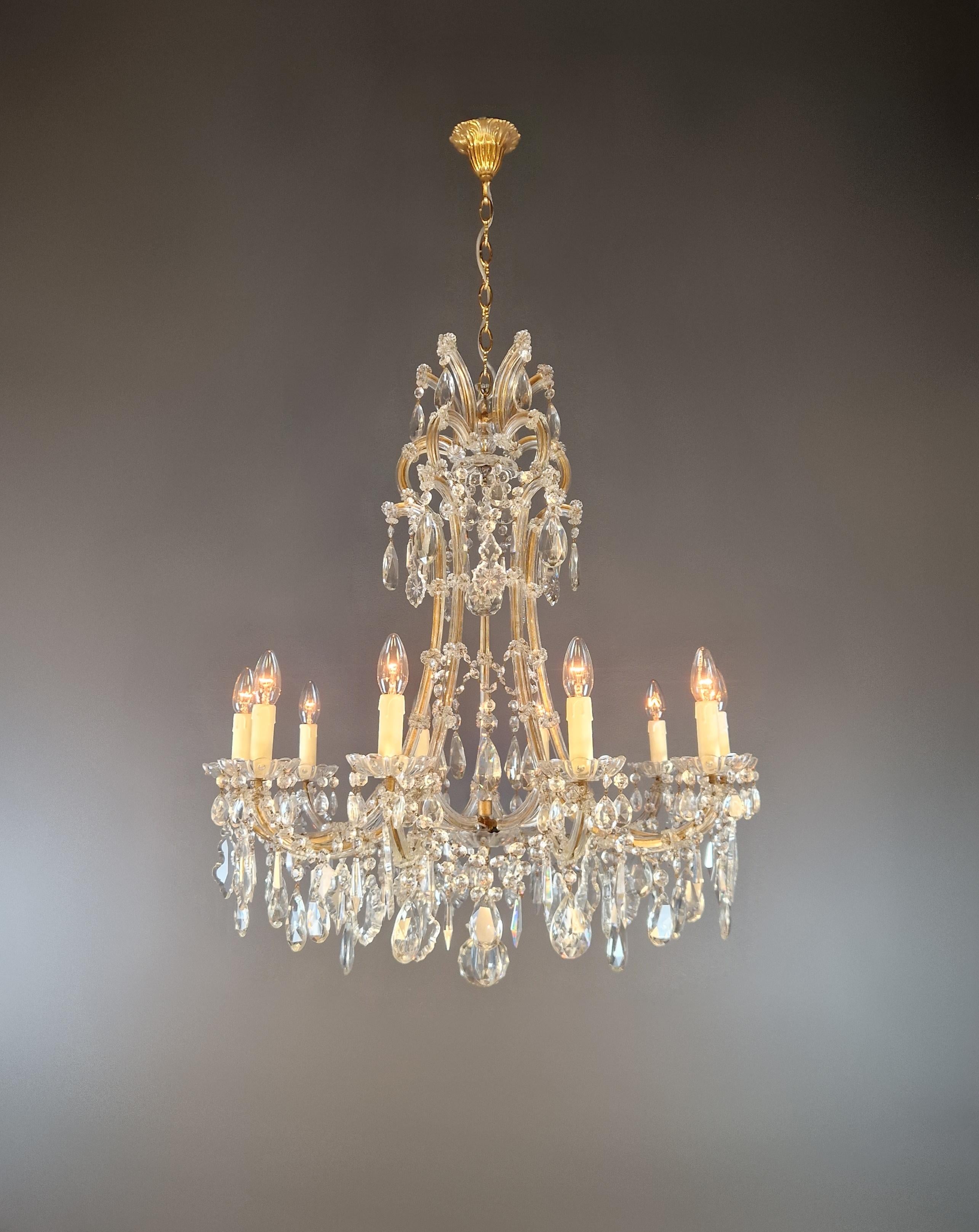 Beautiful Maria Theresa Chandelier - Restored and Ready to Shine

This magnificent Maria Theresa chandelier is a real highlight for any room. The frame is completely covered in glass and lavishly decorated with cut crystal drops in different shapes
