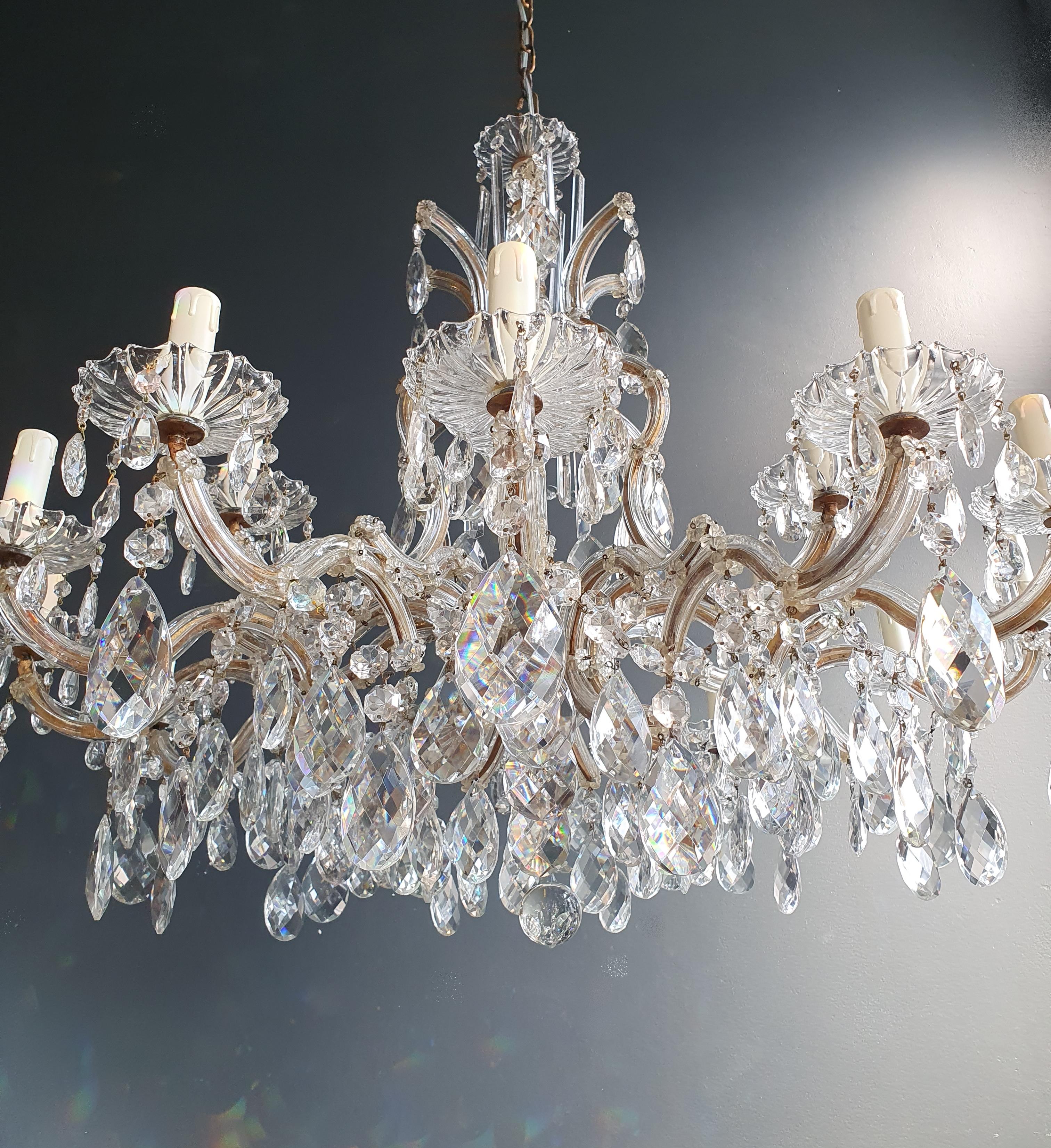 Maria Theresa Crystal Chandelier Antique Clear Classic Lustre In Good Condition In Berlin, DE