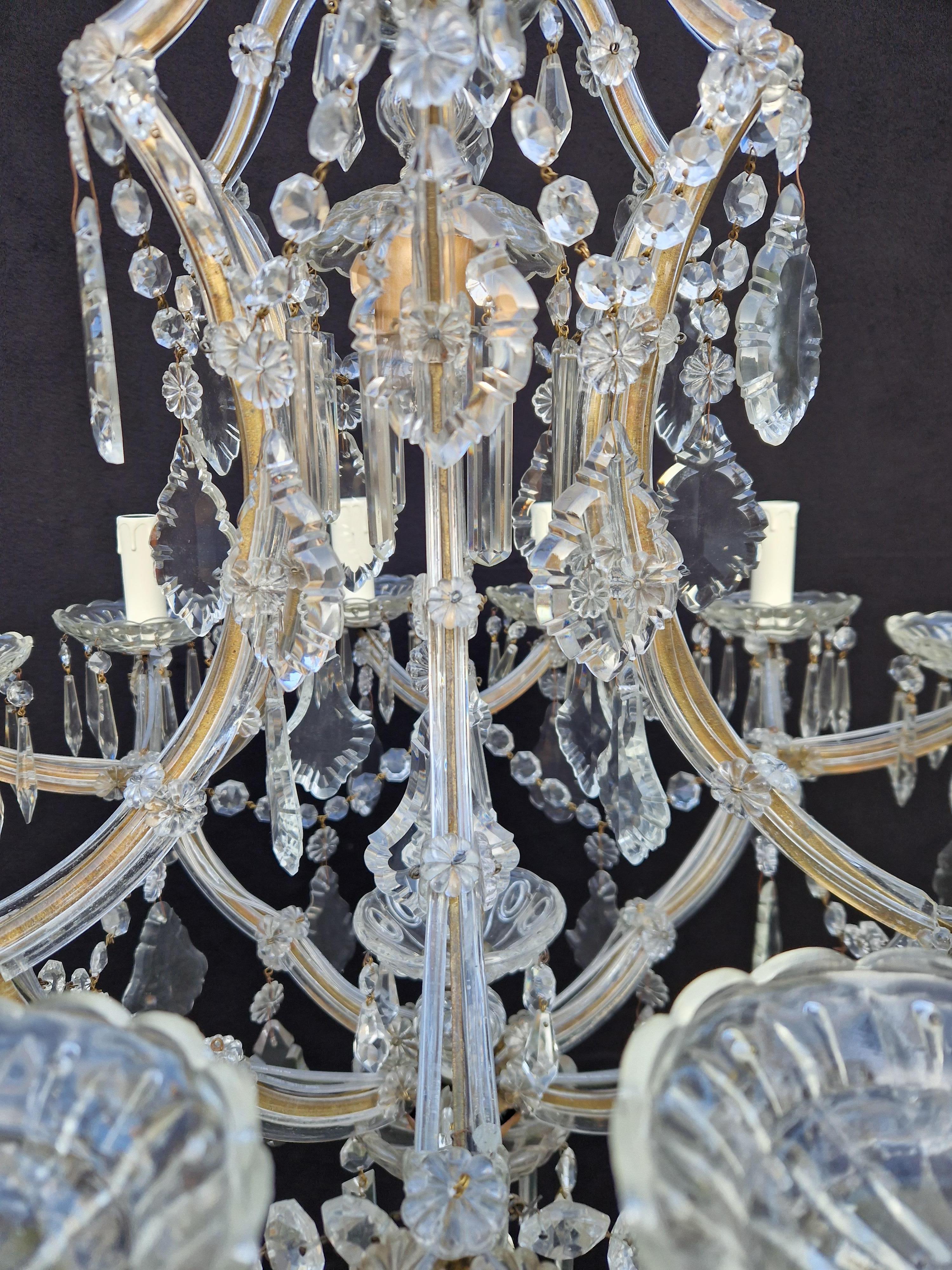 Maria Theresa Crystal Chandelier Antique Classic Clear Glass In Good Condition For Sale In Berlin, DE