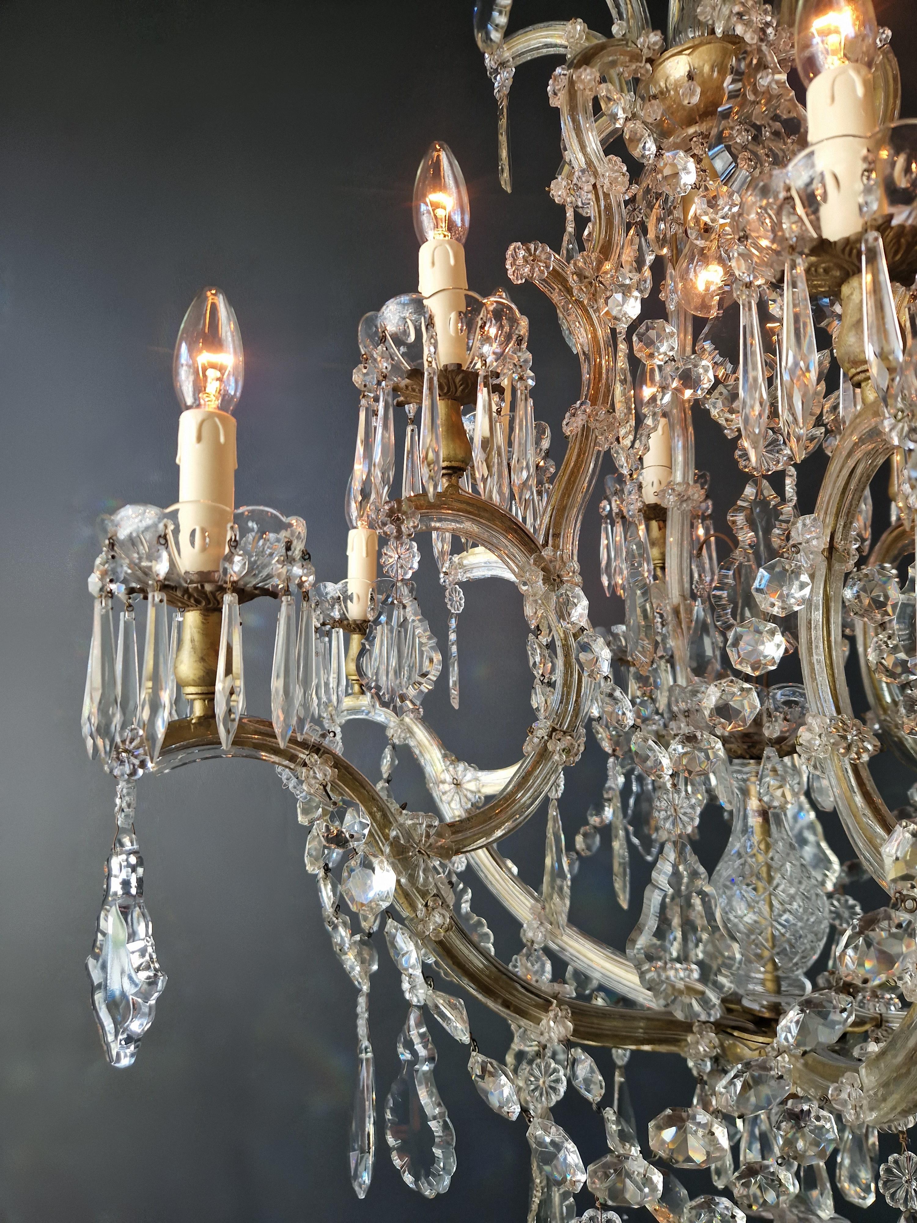 Maria Theresa Crystal Chandelier Antique Classic Clear Glass In Good Condition For Sale In Berlin, DE