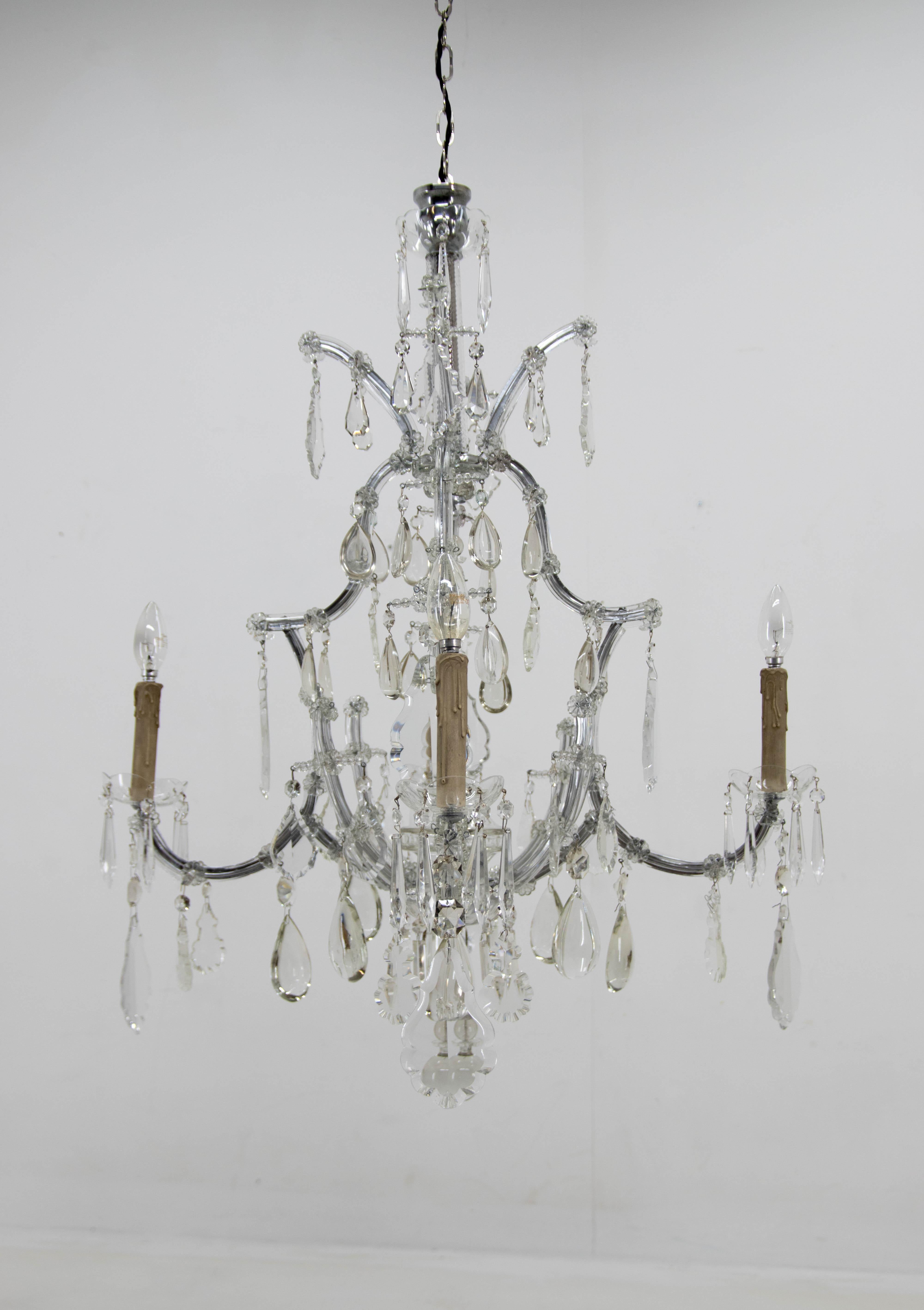 Early 20th Century Maria Theresa style chandelier in perfect condition.
Made in Austria, circa 1900
Carefully restored, disassembled, cleaned and assembled again.
No parts missing.
The height without chain: 110cm
rewired: 4x40W, E12-E14